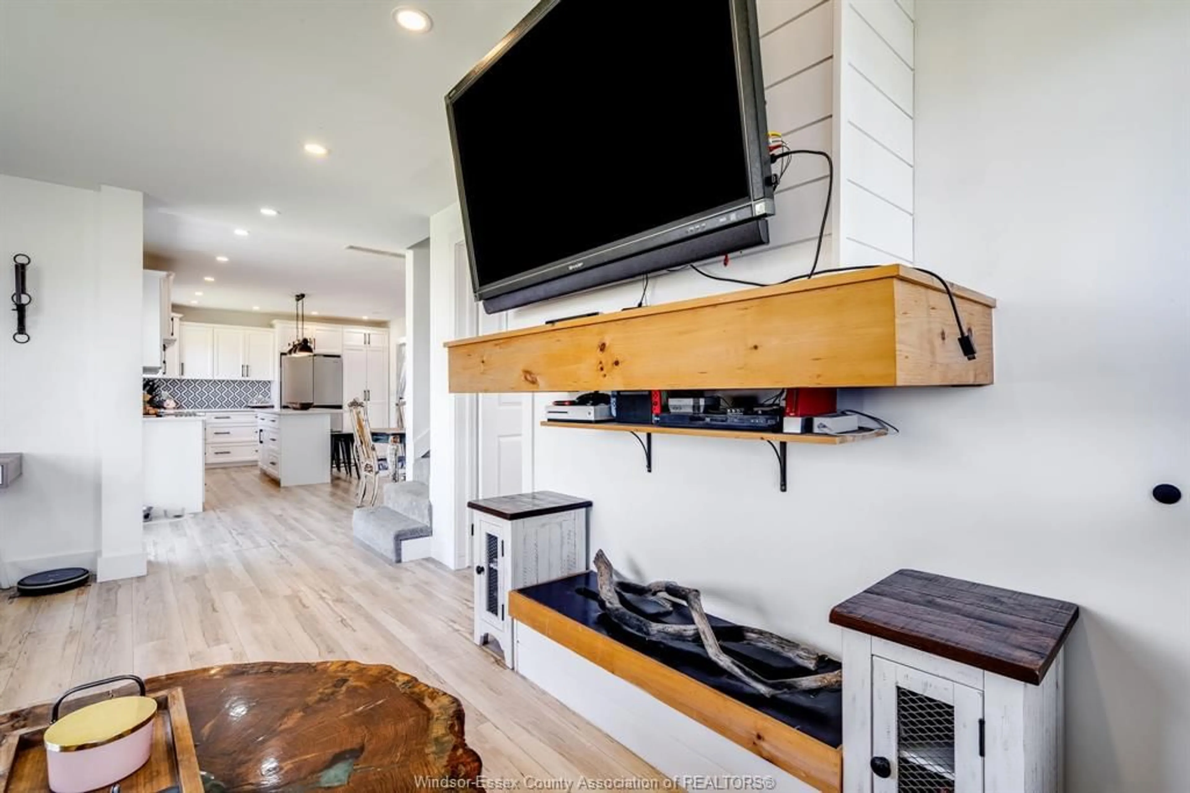 Home theater for 242 Mersea Rd 21, Leamington Ontario N8H 3V7