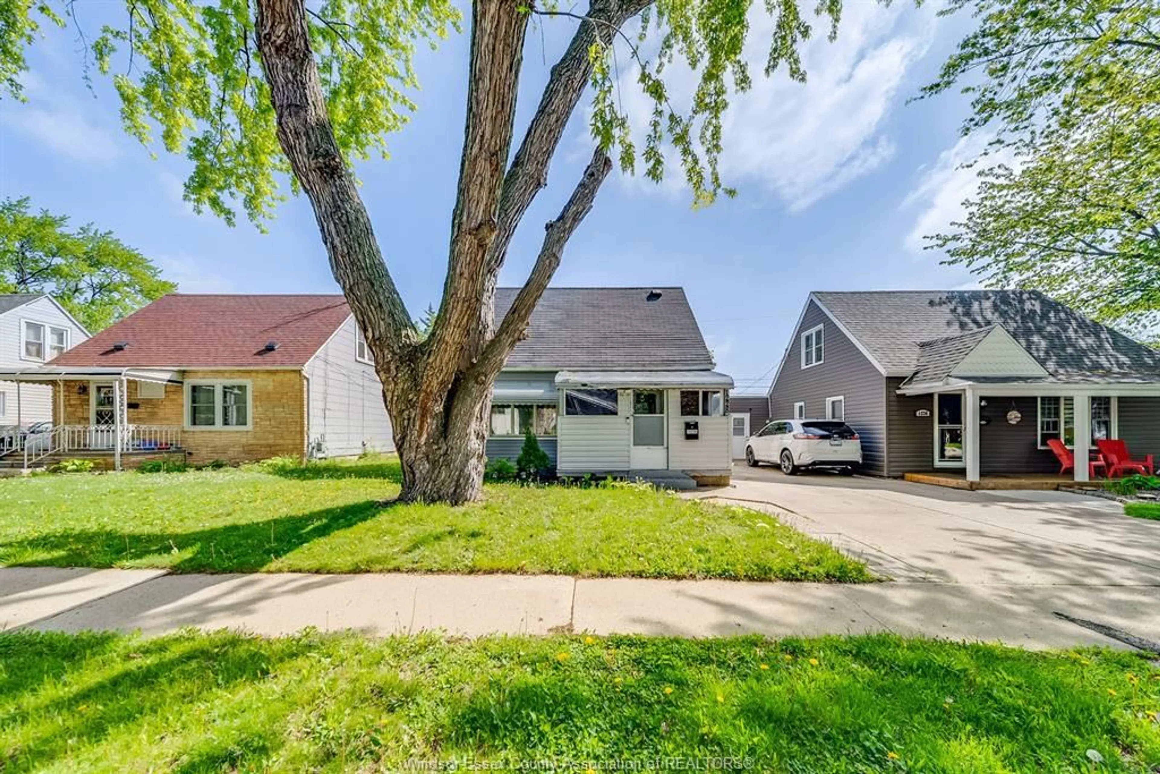 Unknown for 1228 OAK, Windsor Ontario N8X 2B1