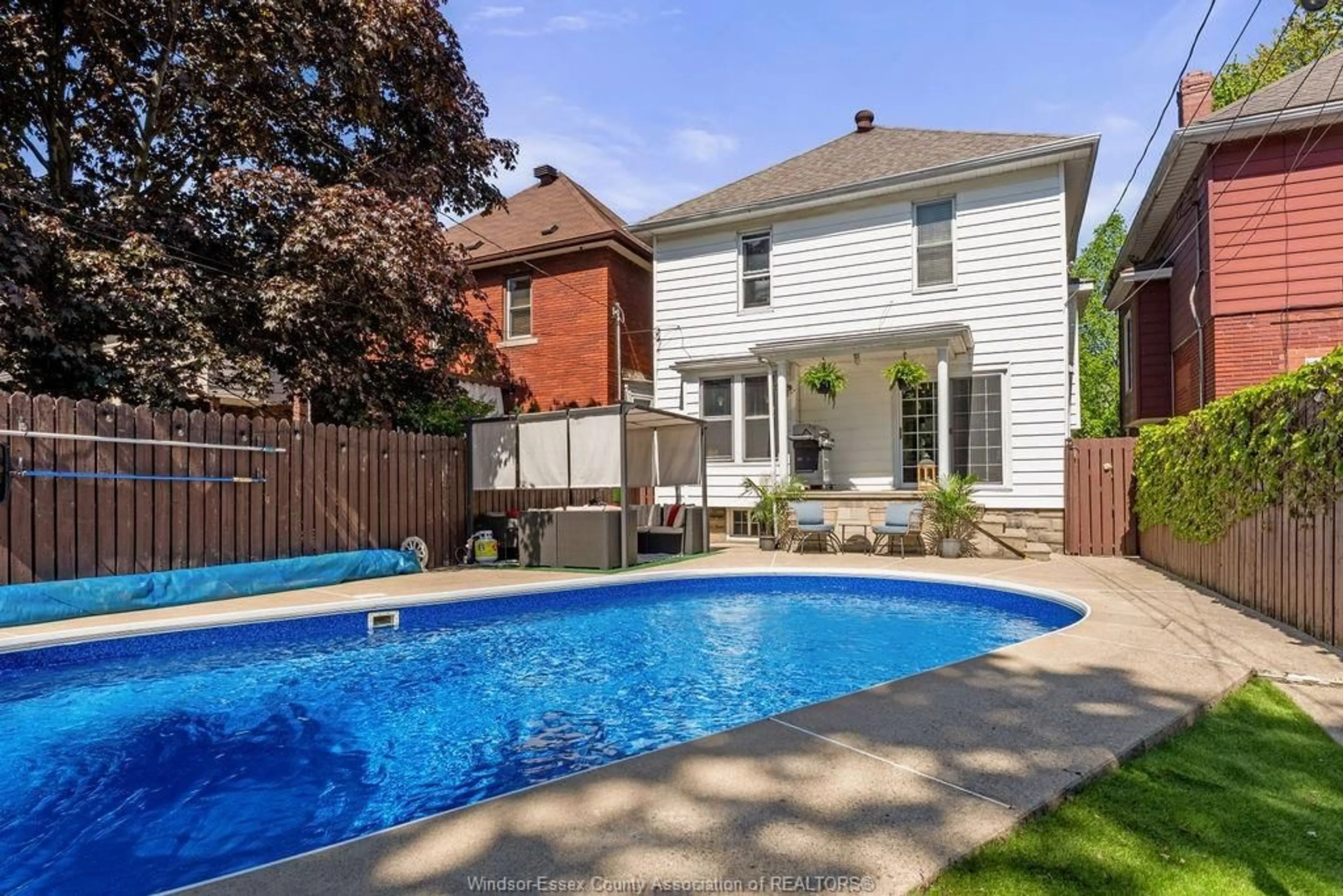 Pool for 917 WINDERMERE Rd, Windsor Ontario N8Y 3E5