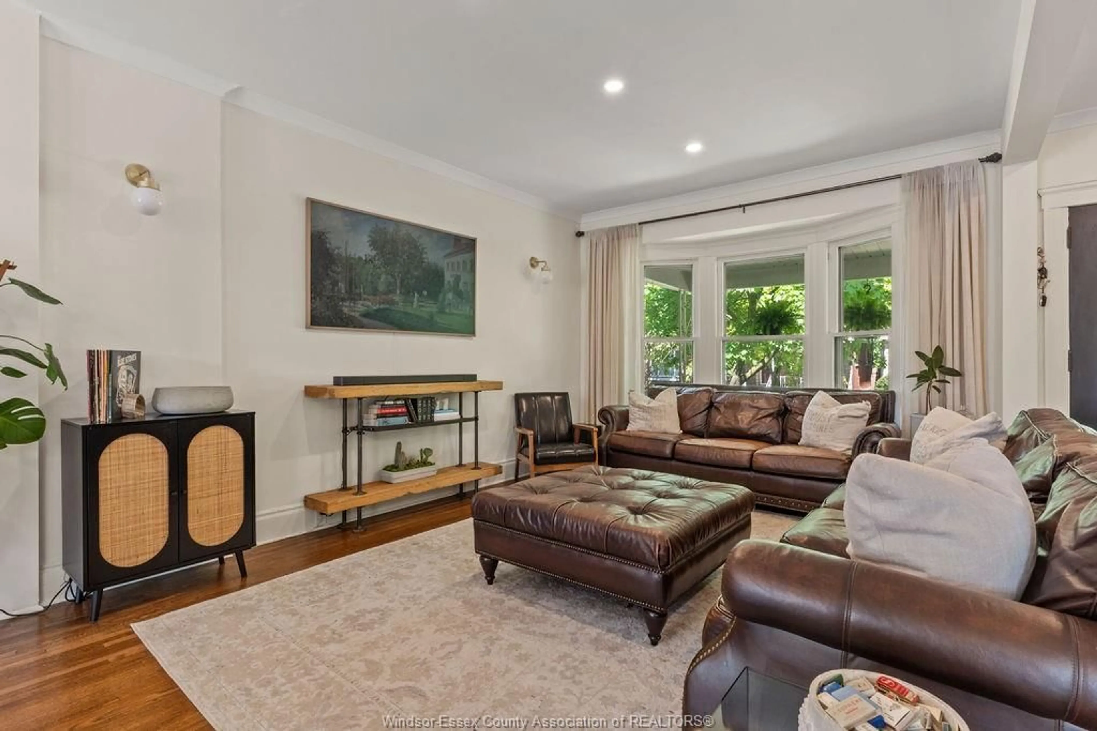 Living room with furniture, unknown for 917 WINDERMERE Rd, Windsor Ontario N8Y 3E5
