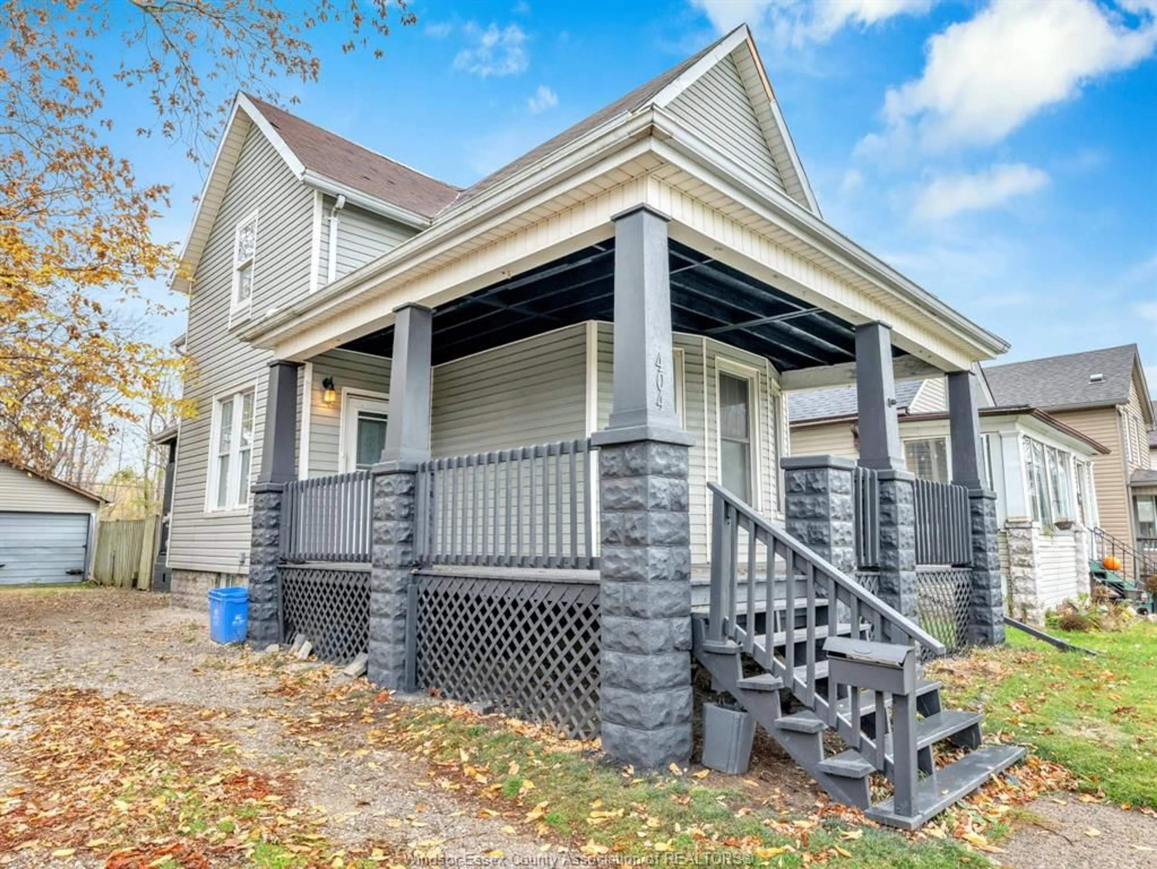 Home with vinyl exterior material, street for 404 CRAWFORD Ave, Windsor Ontario N9A 5C4