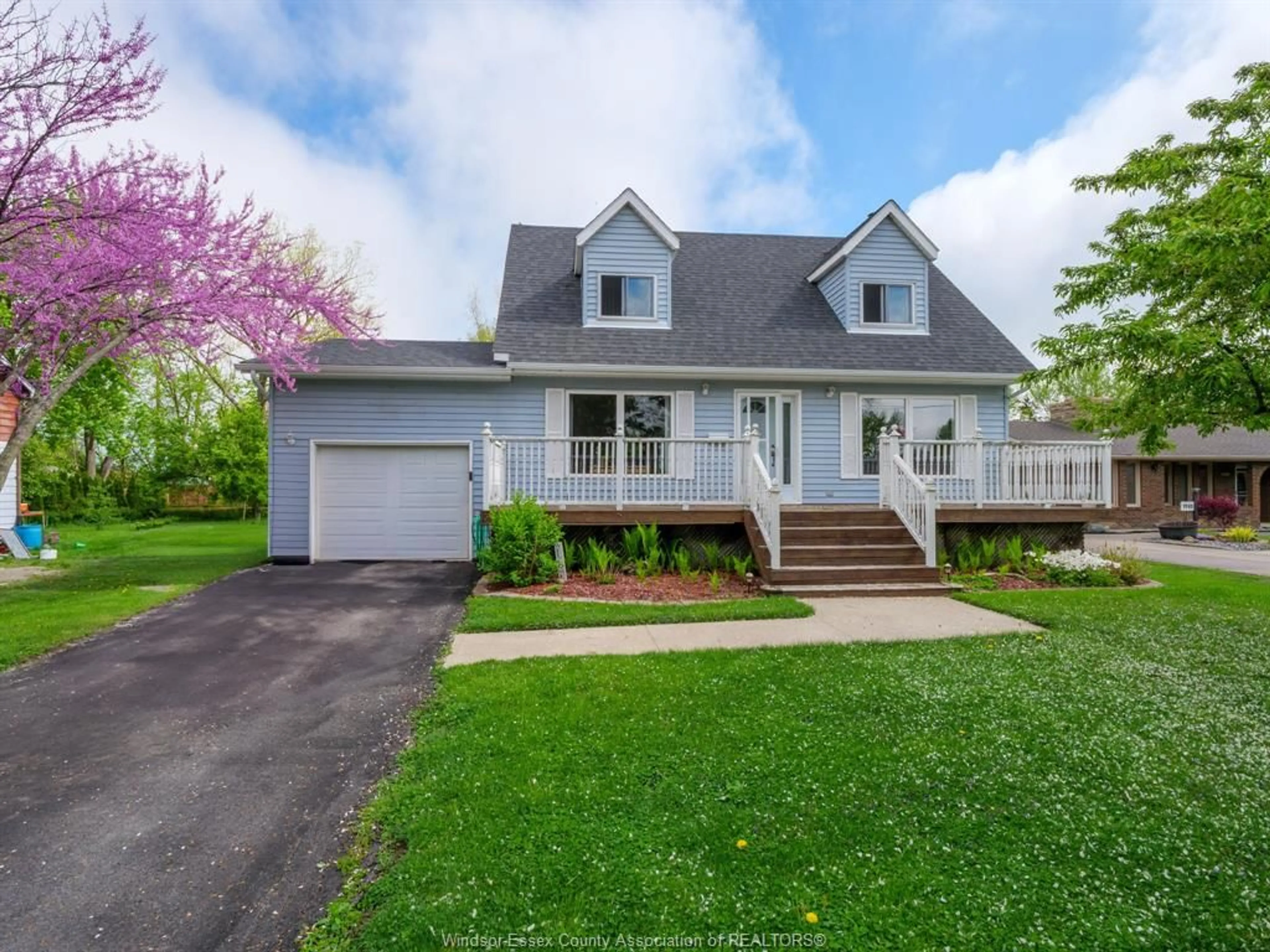 Home with vinyl exterior material, street for 1038 MAJOR, Lakeshore Ontario N8L 0Z1