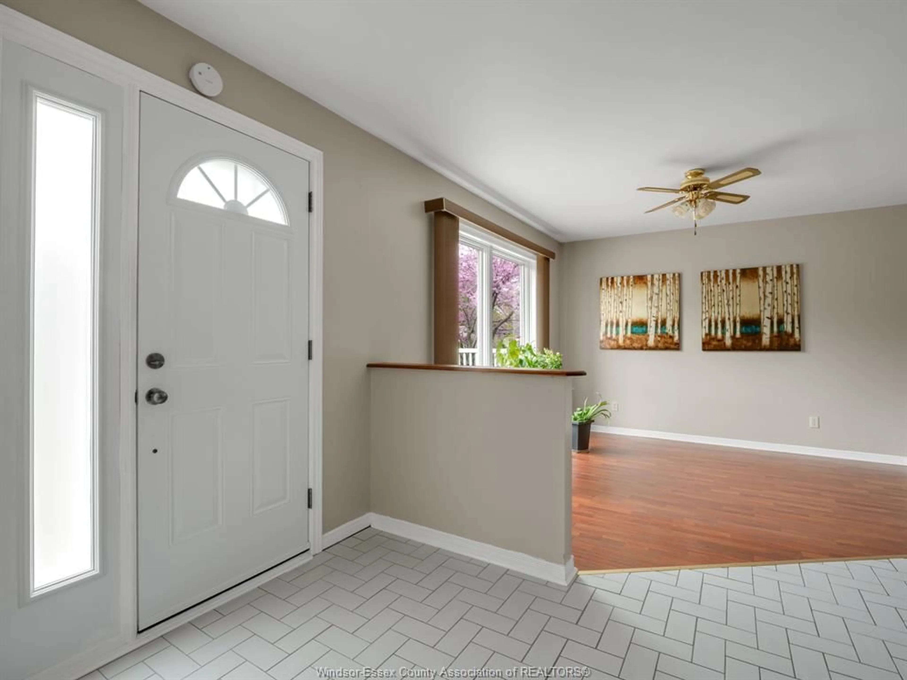 Indoor entryway for 1038 MAJOR, Lakeshore Ontario N8L 0Z1