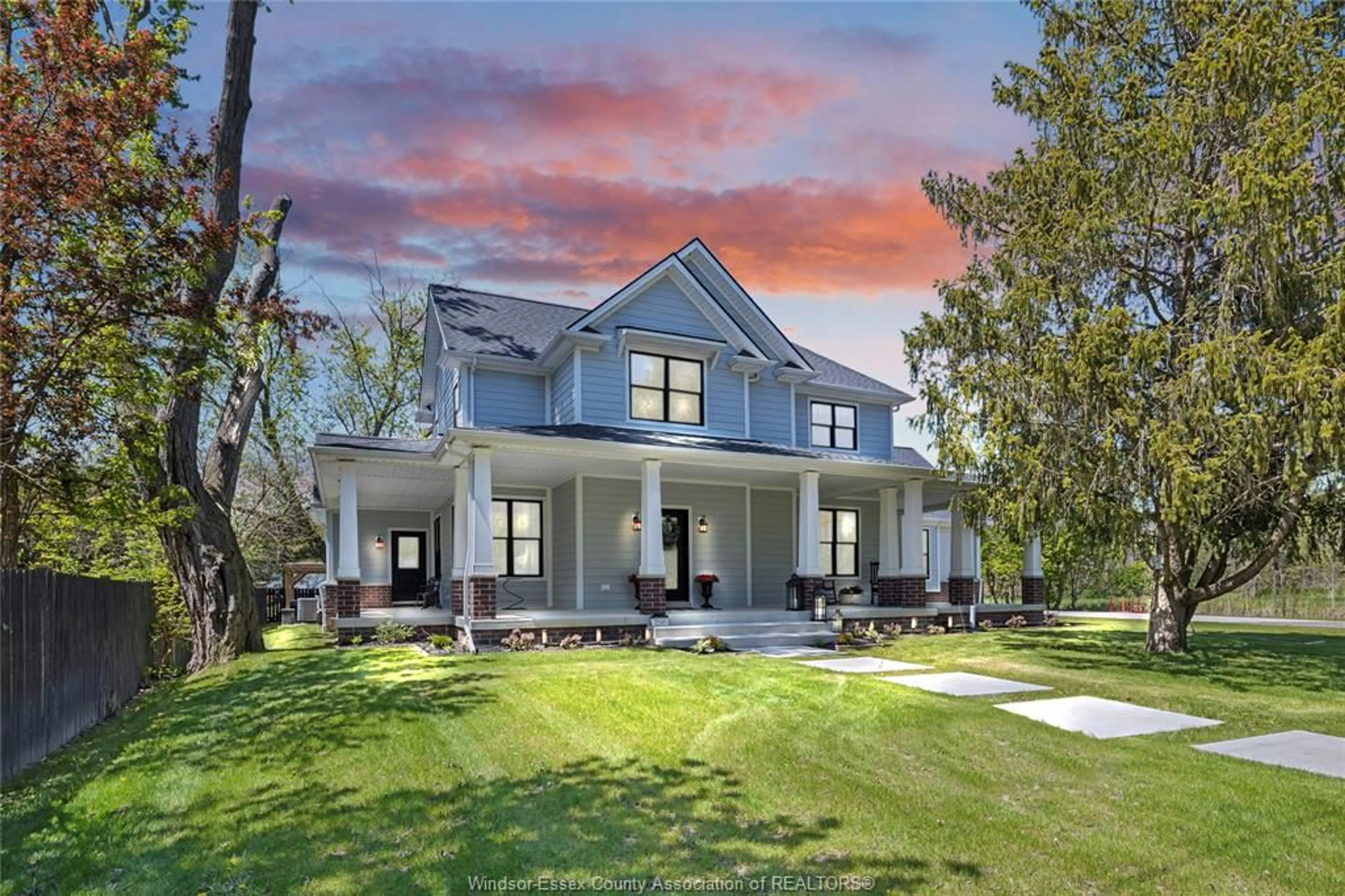 Home with vinyl exterior material, mountain view for 2585 VICTORIA, Woodslee Ontario N0R 1V0