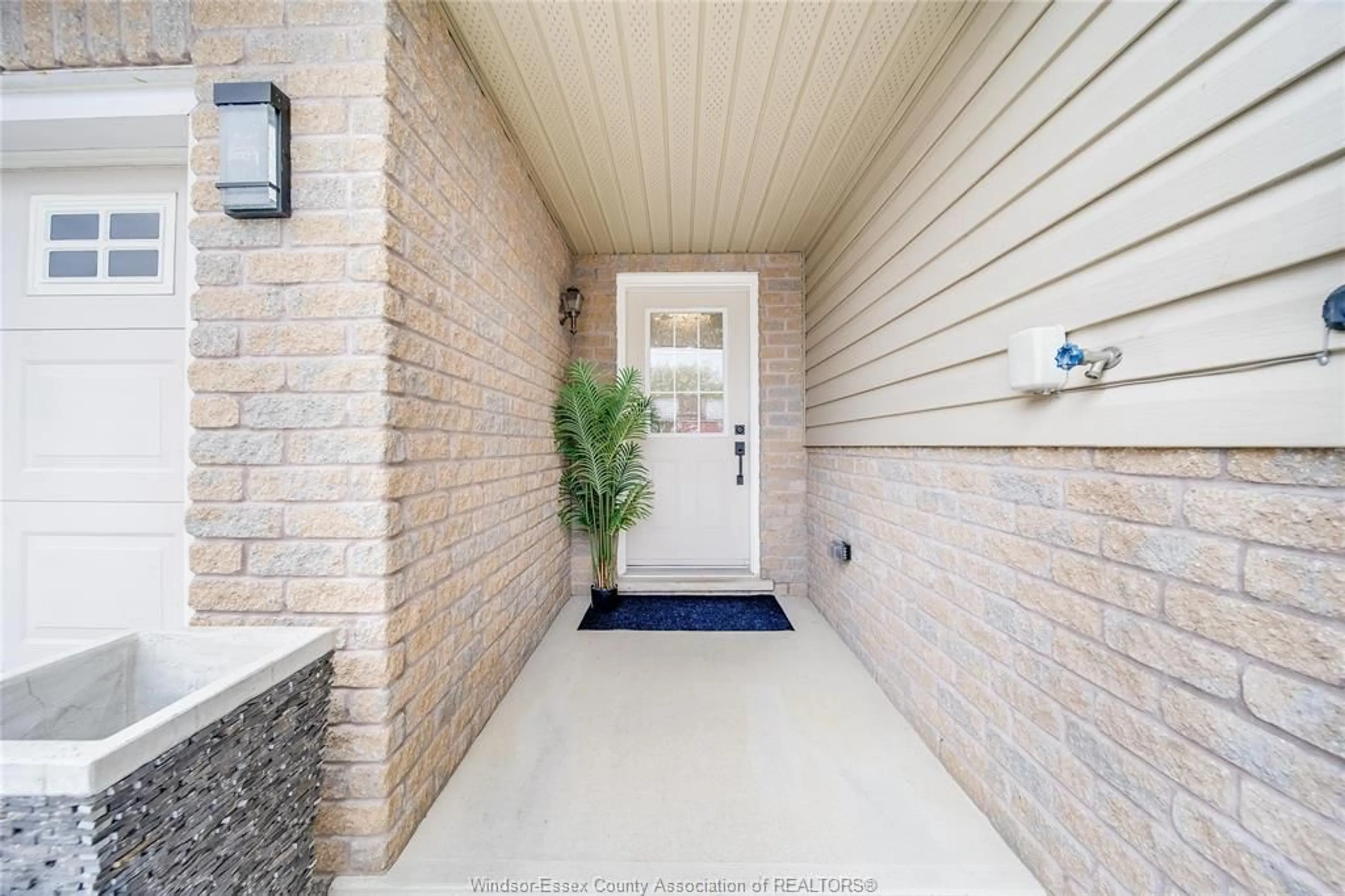 Indoor entryway for 113 ANGER St, Blenheim Ontario N0P 1A0