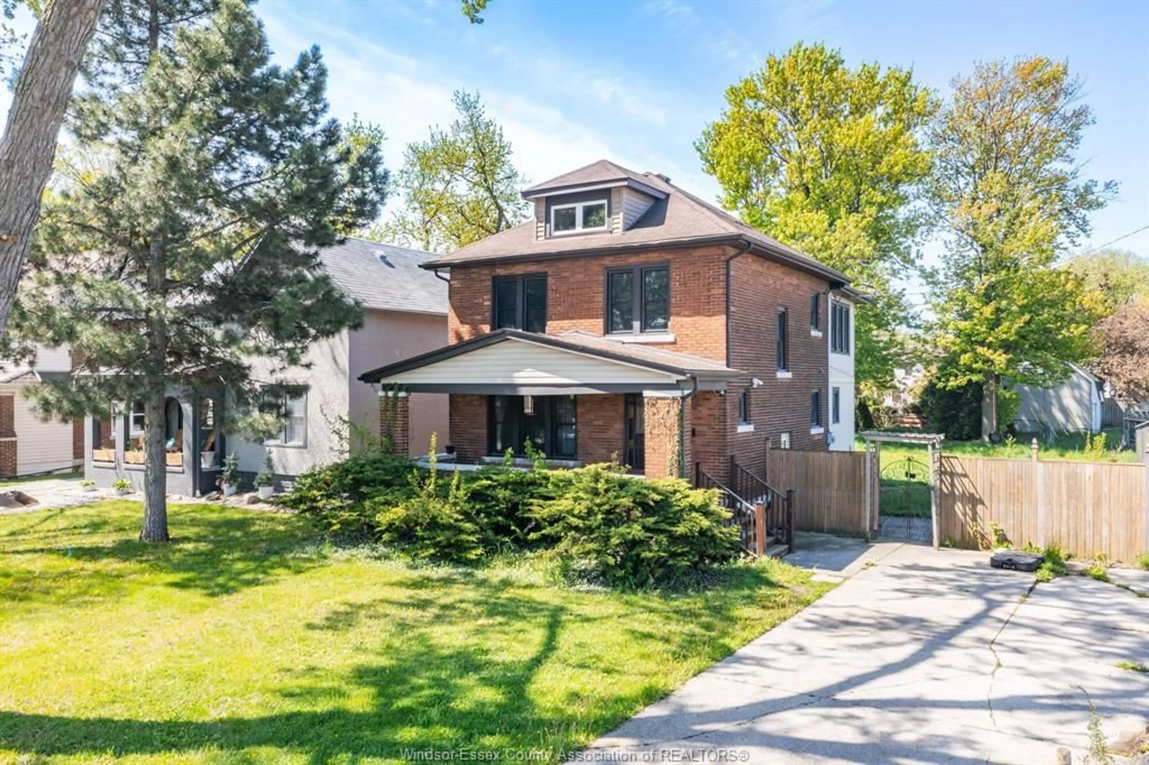 Home with brick exterior material, street for 831 SAINT MARYS, Windsor Ontario N8S 2T8