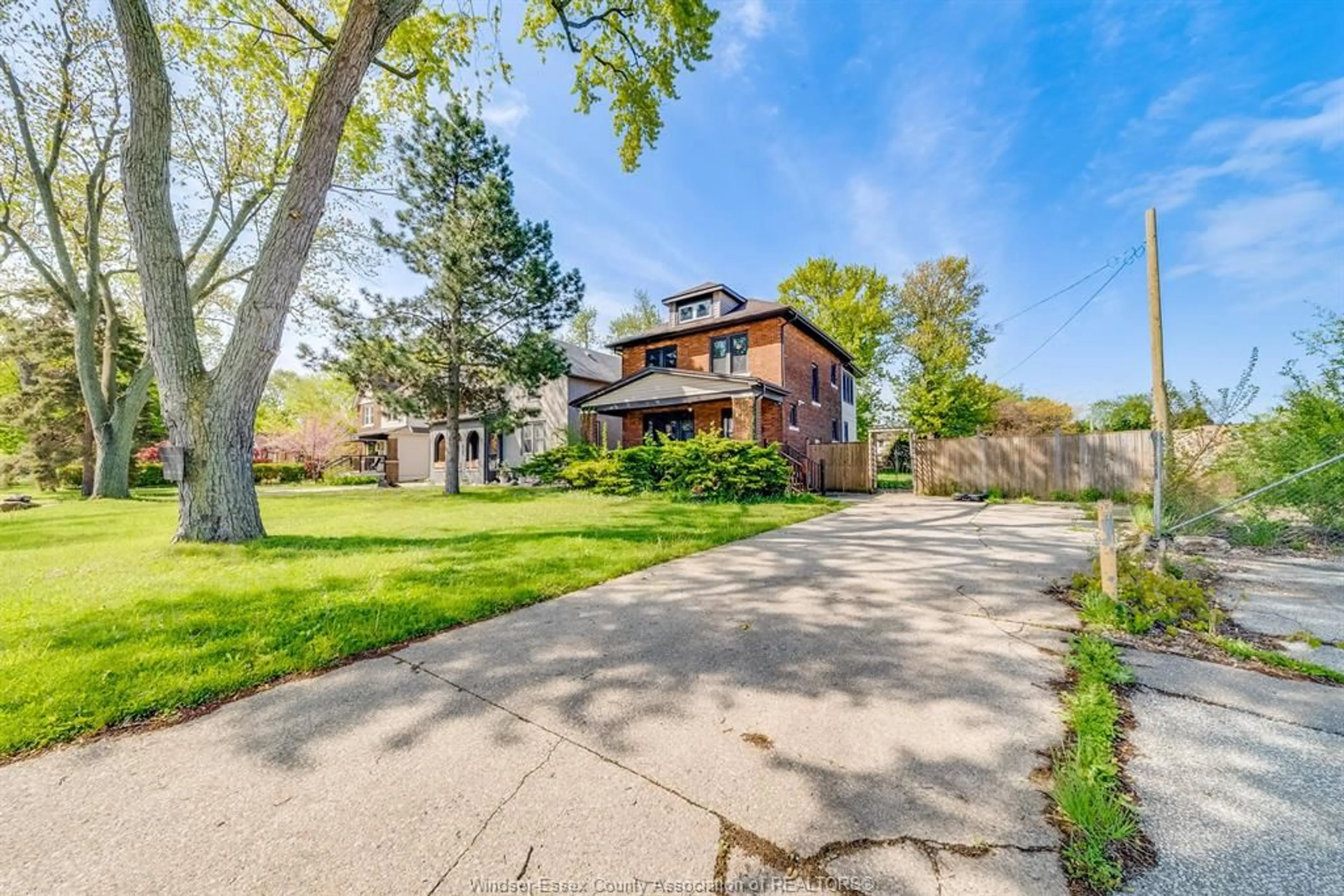 Home with brick exterior material, street for 831 SAINT MARYS, Windsor Ontario N8S 2T8