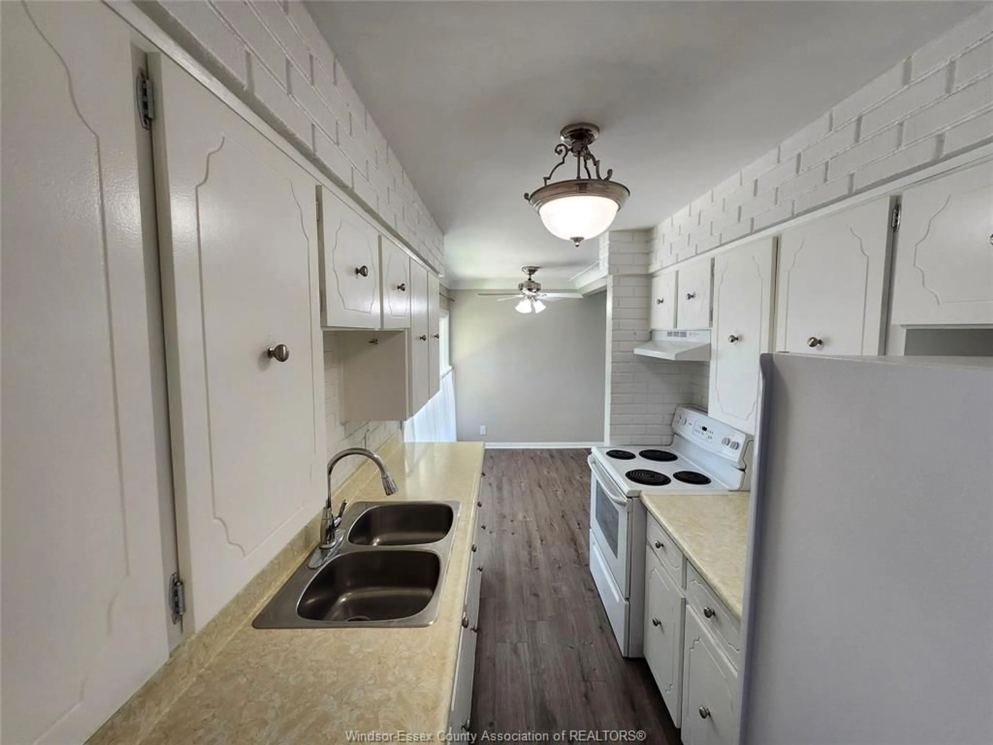 Standard kitchen, unknown for 3539 BYNG Rd, Windsor Ontario N8W 3H7
