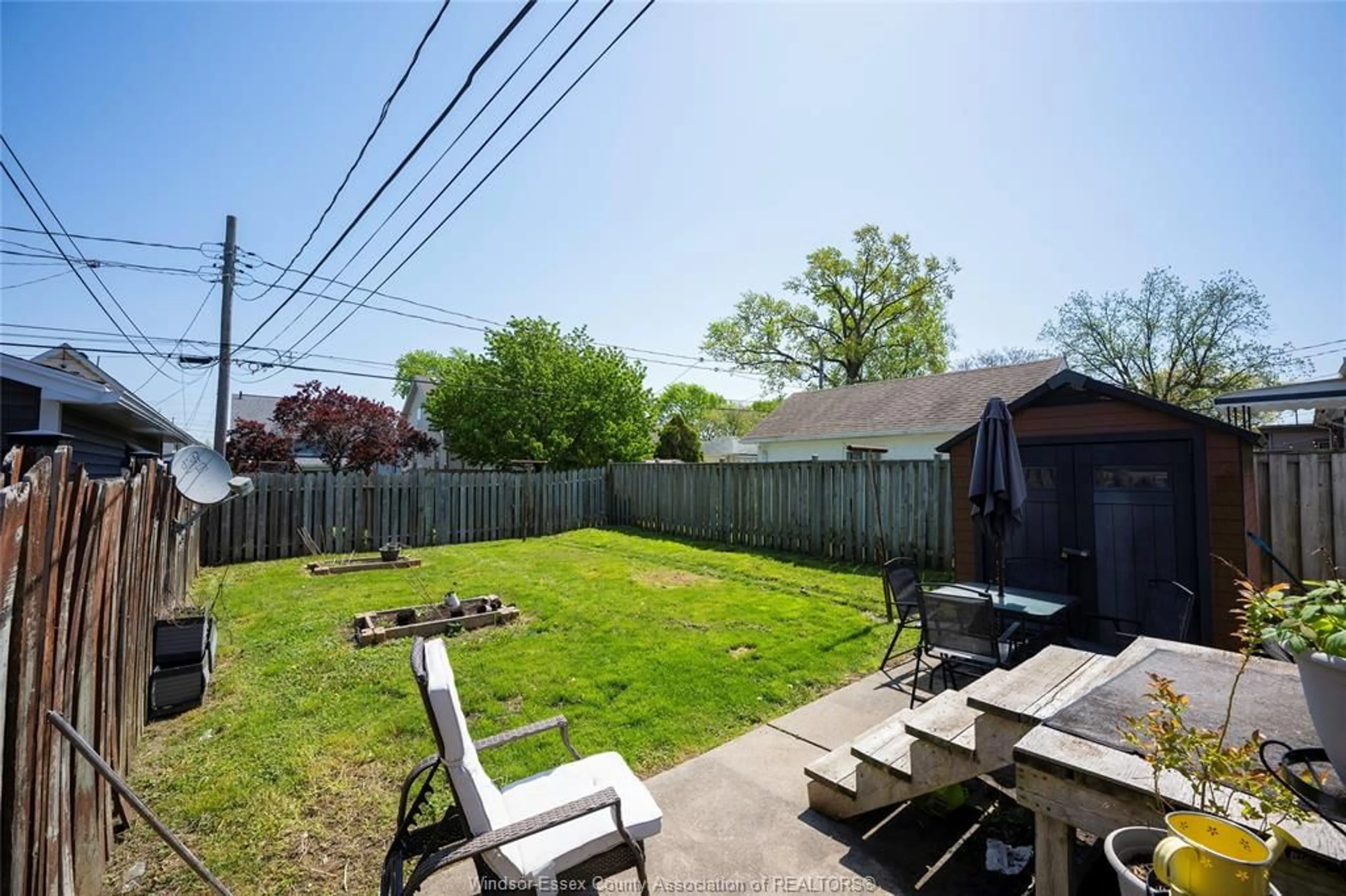 Patio, street for 1072 ELM Ave, Windsor Ontario N9A 5H7