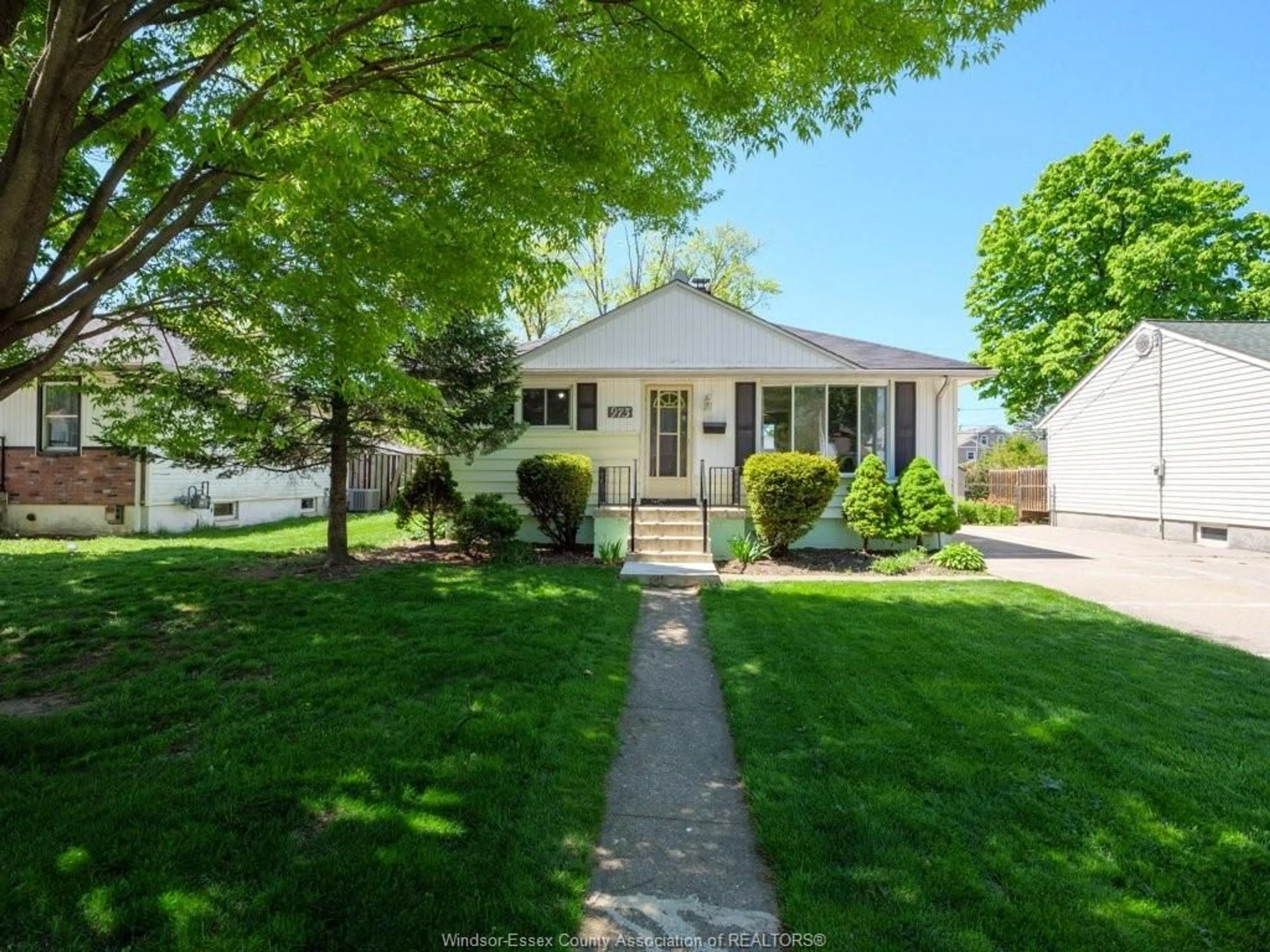 Home with vinyl exterior material, street for 973 ASKIN, Windsor Ontario N9B 2X6