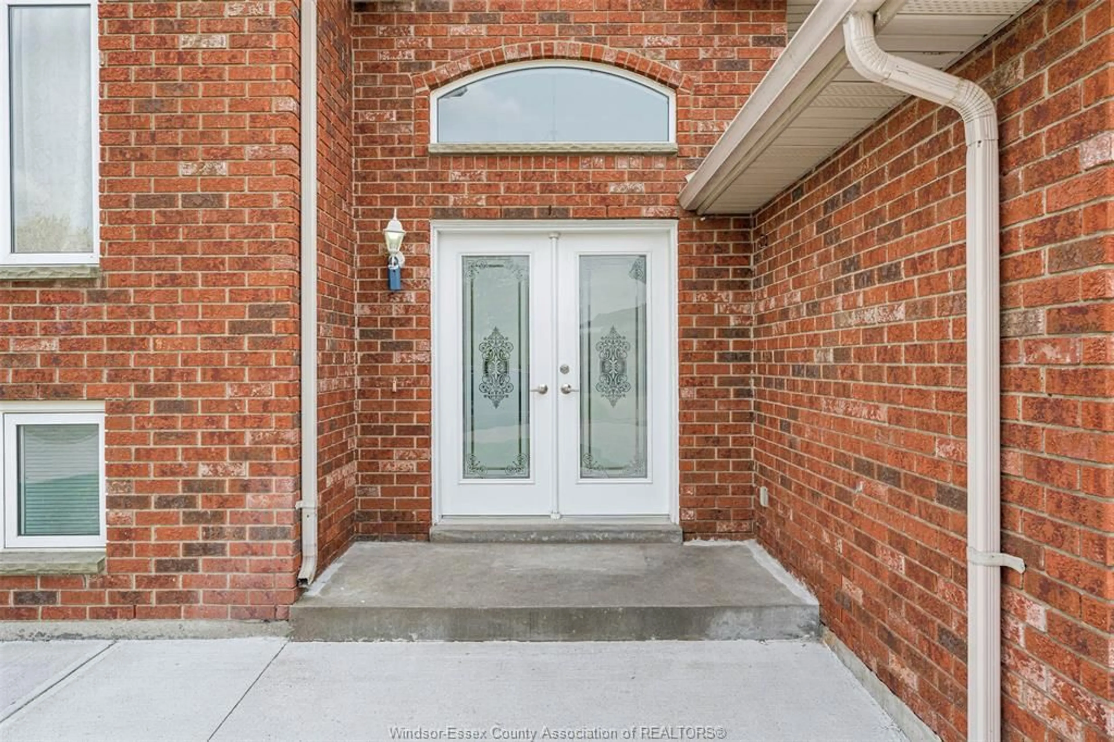 Indoor entryway for 4465 SPAGO, Windsor Ontario N9G 2Z6