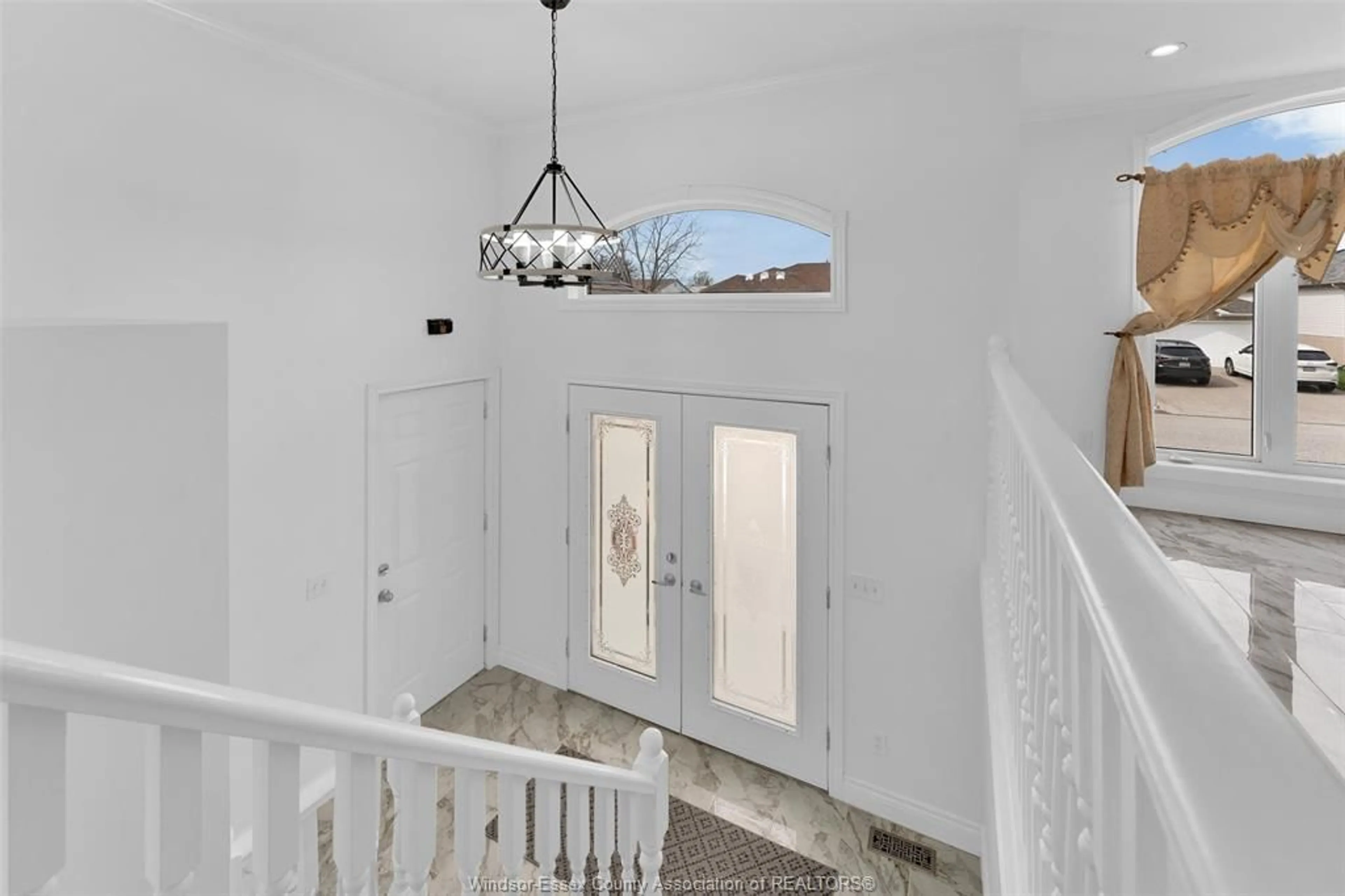 Indoor foyer for 4465 SPAGO, Windsor Ontario N9G 2Z6