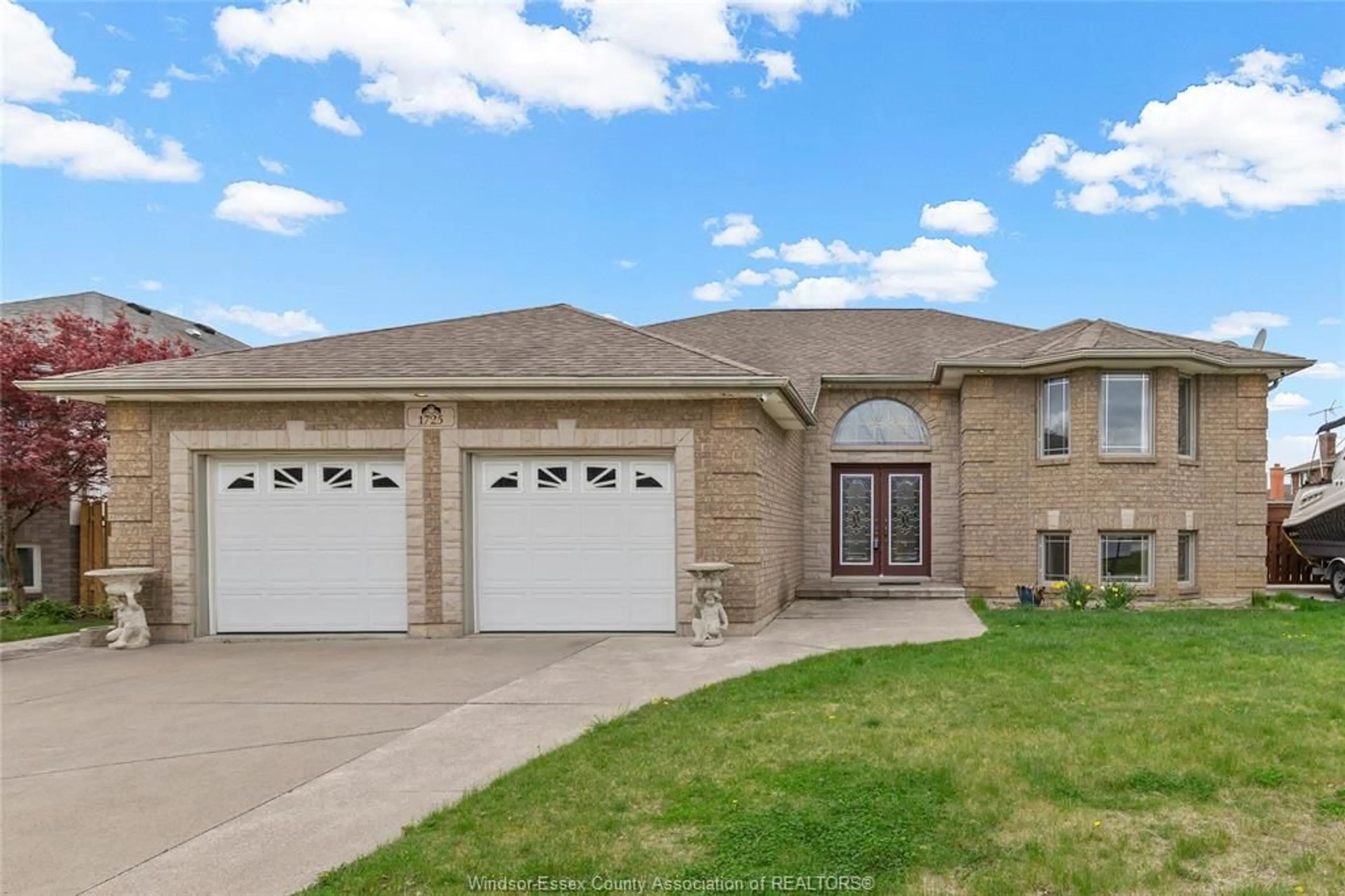 Home with brick exterior material, street for 1725 ASKIN Ave, Windsor Ontario N9B 3T9