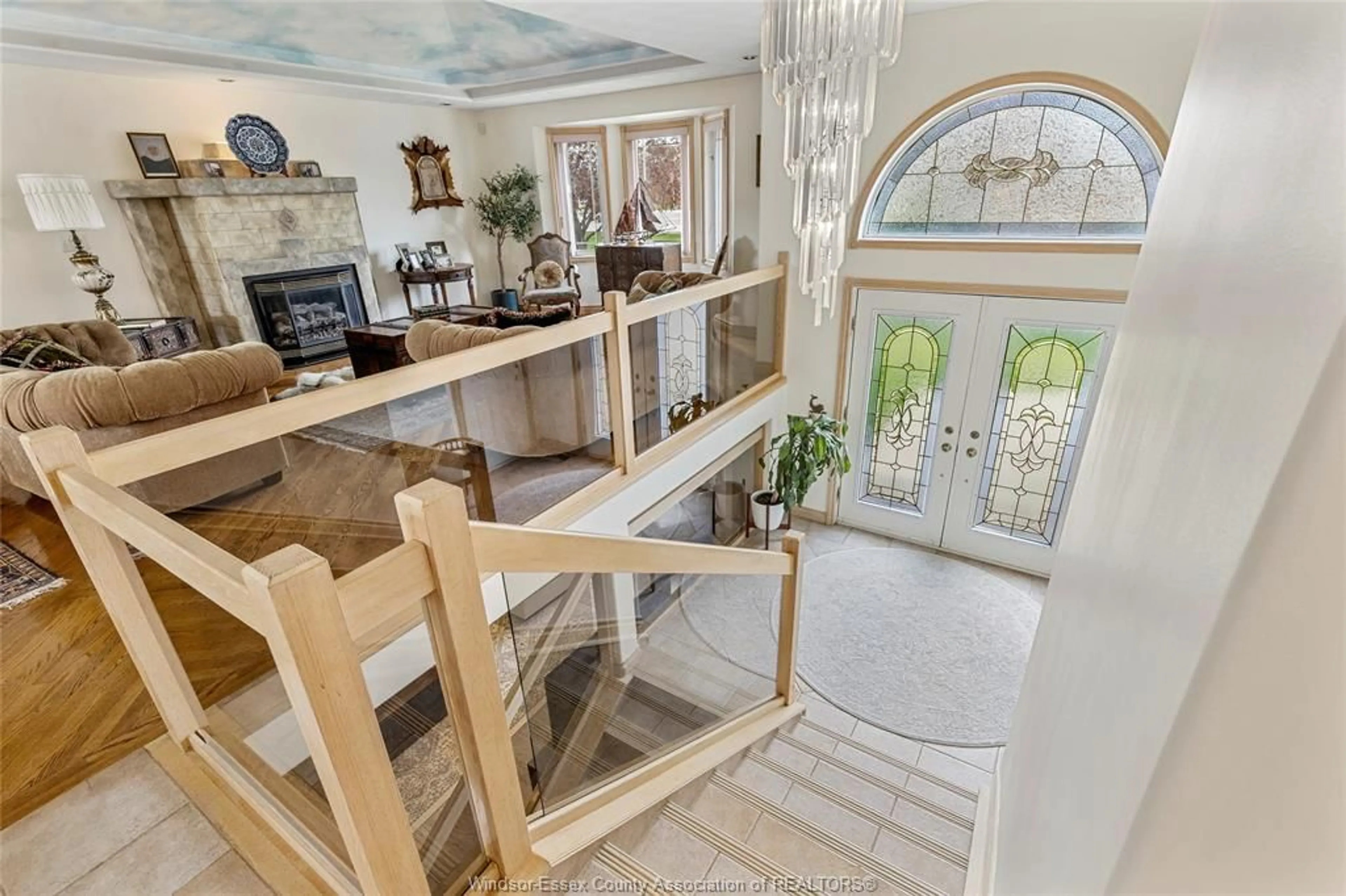 Indoor foyer for 1725 ASKIN Ave, Windsor Ontario N9B 3T9