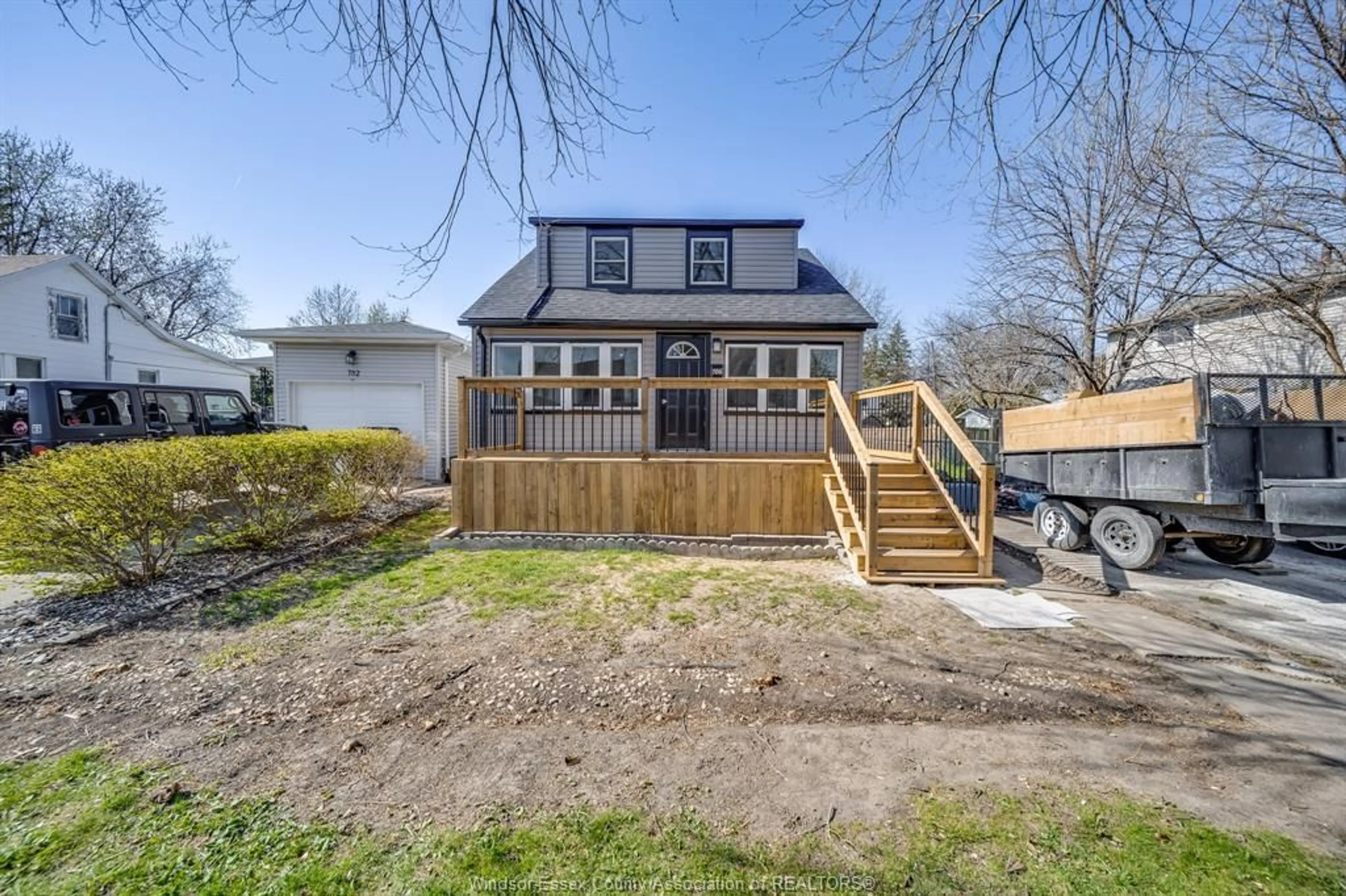 A pic from outside/outdoor area/front of a property/back of a property/a pic from drone, street for 786 HILDEGARDE, Windsor Ontario N8X 2Z8