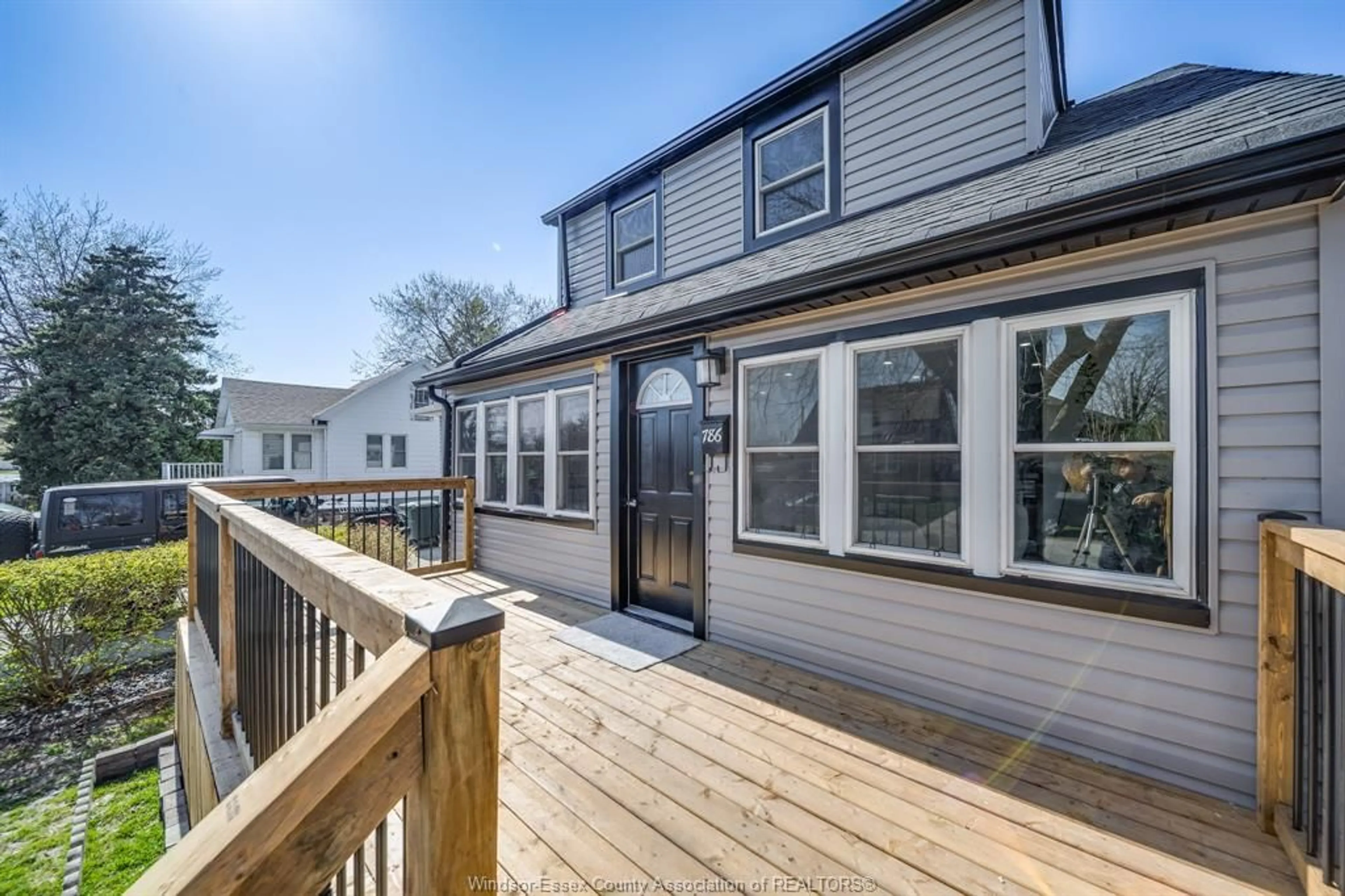 Home with vinyl exterior material, street for 786 HILDEGARDE, Windsor Ontario N8X 2Z8