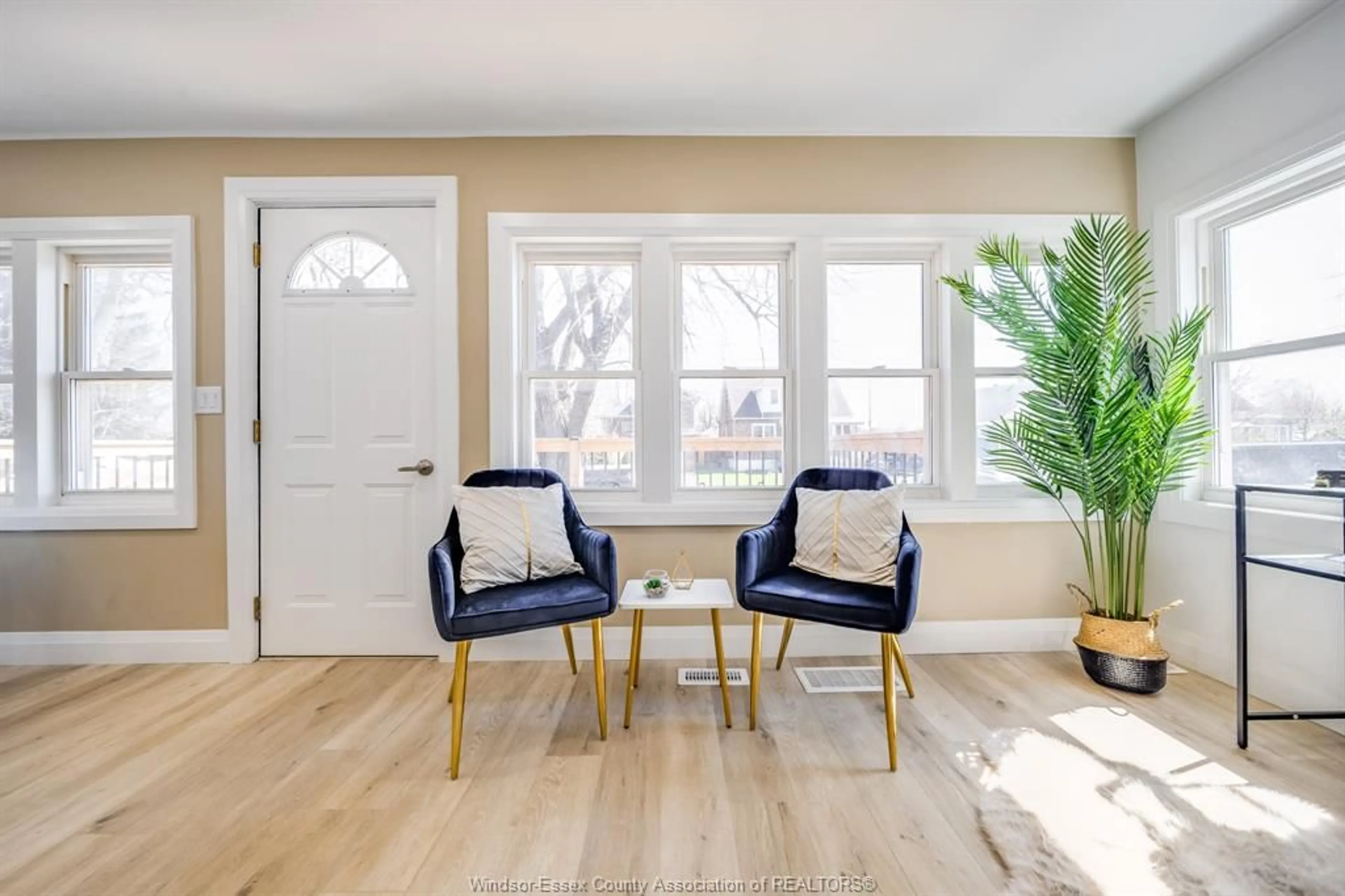 Indoor entryway for 786 HILDEGARDE, Windsor Ontario N8X 2Z8