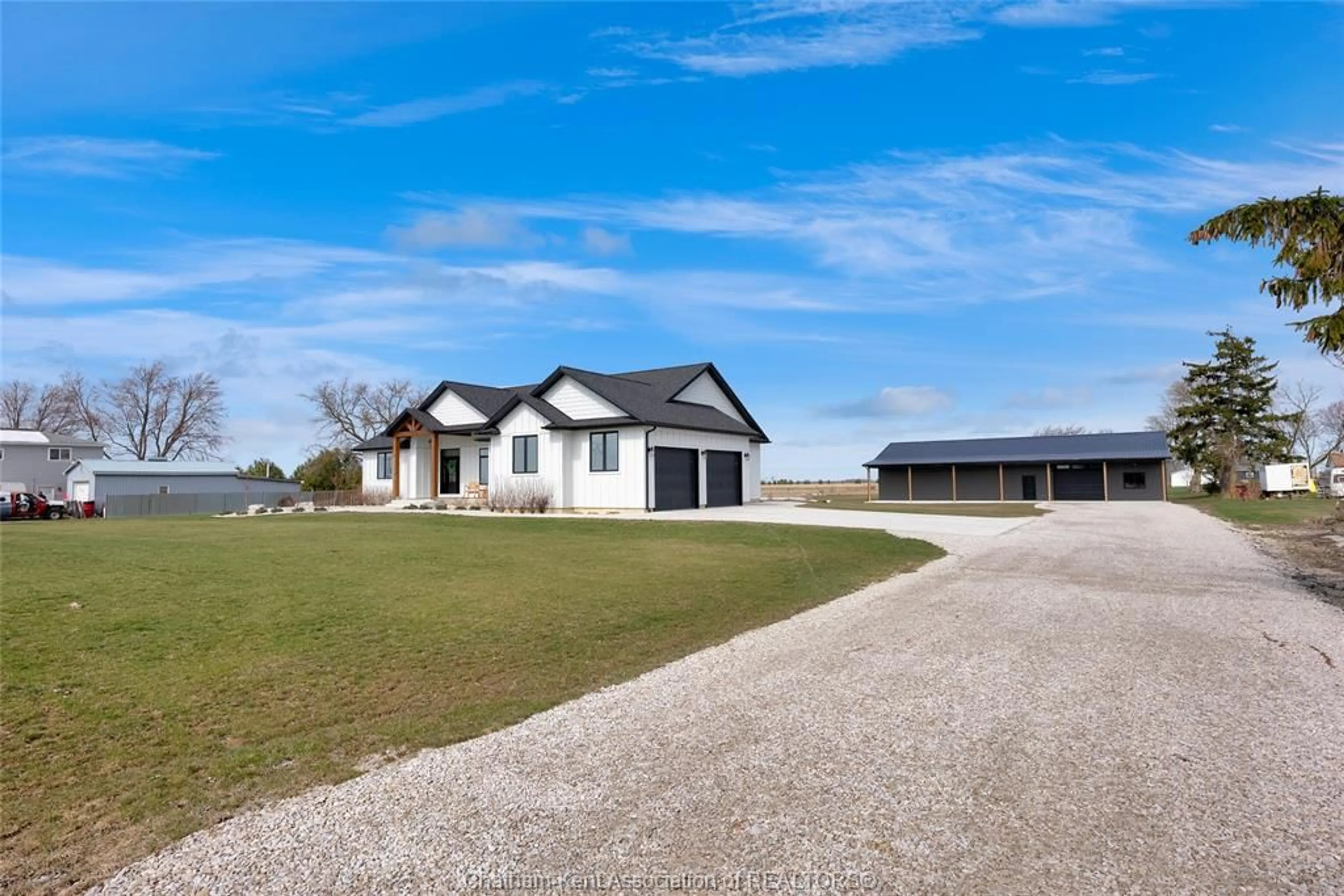 A pic from outside/outdoor area/front of a property/back of a property/a pic from drone, building for 4439 GLENWOOD Line, Merlin Ontario N0P 1W0