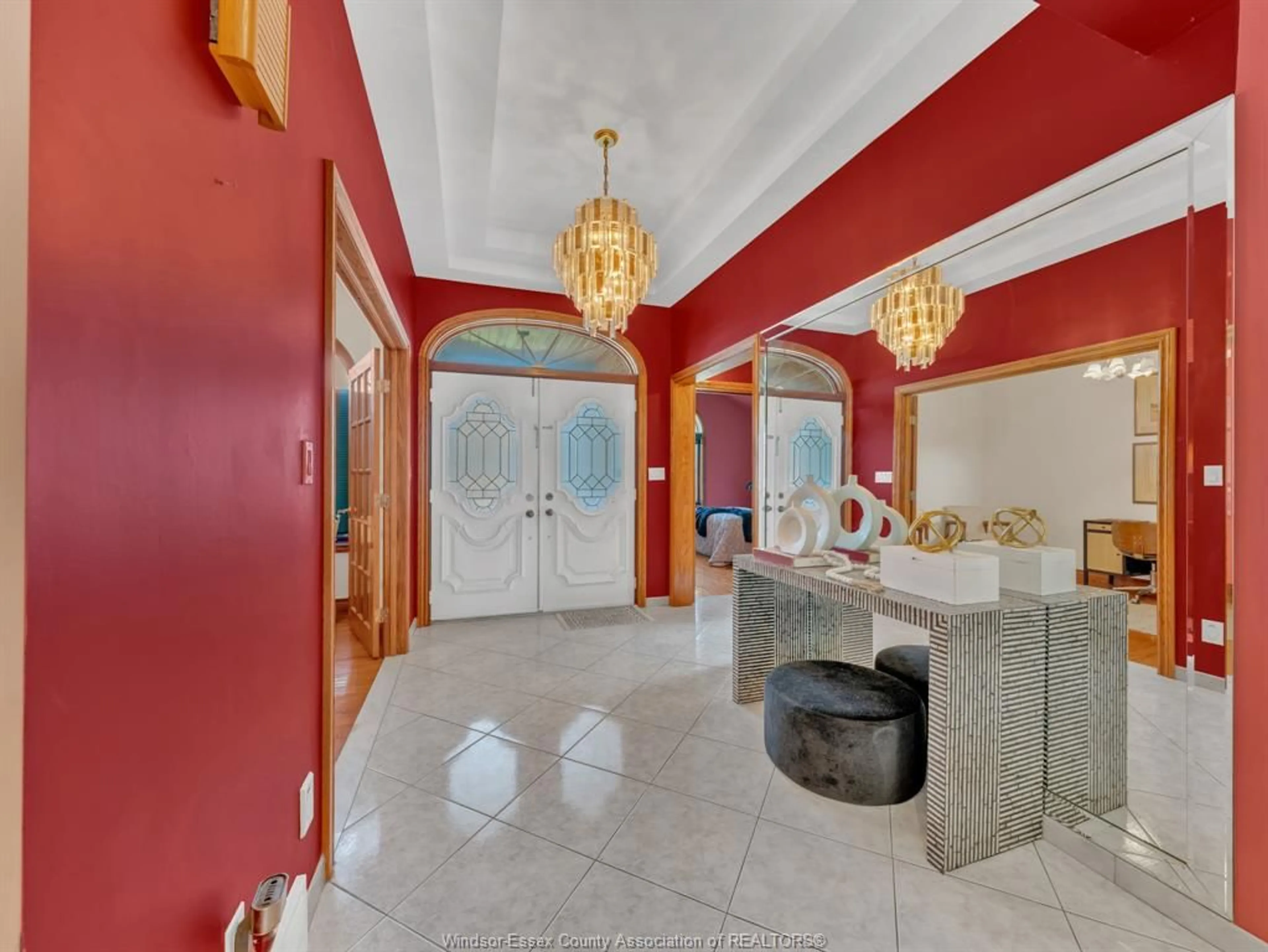 Indoor foyer for 2747 LIONEL Dr, Windsor Ontario N8X 4X5