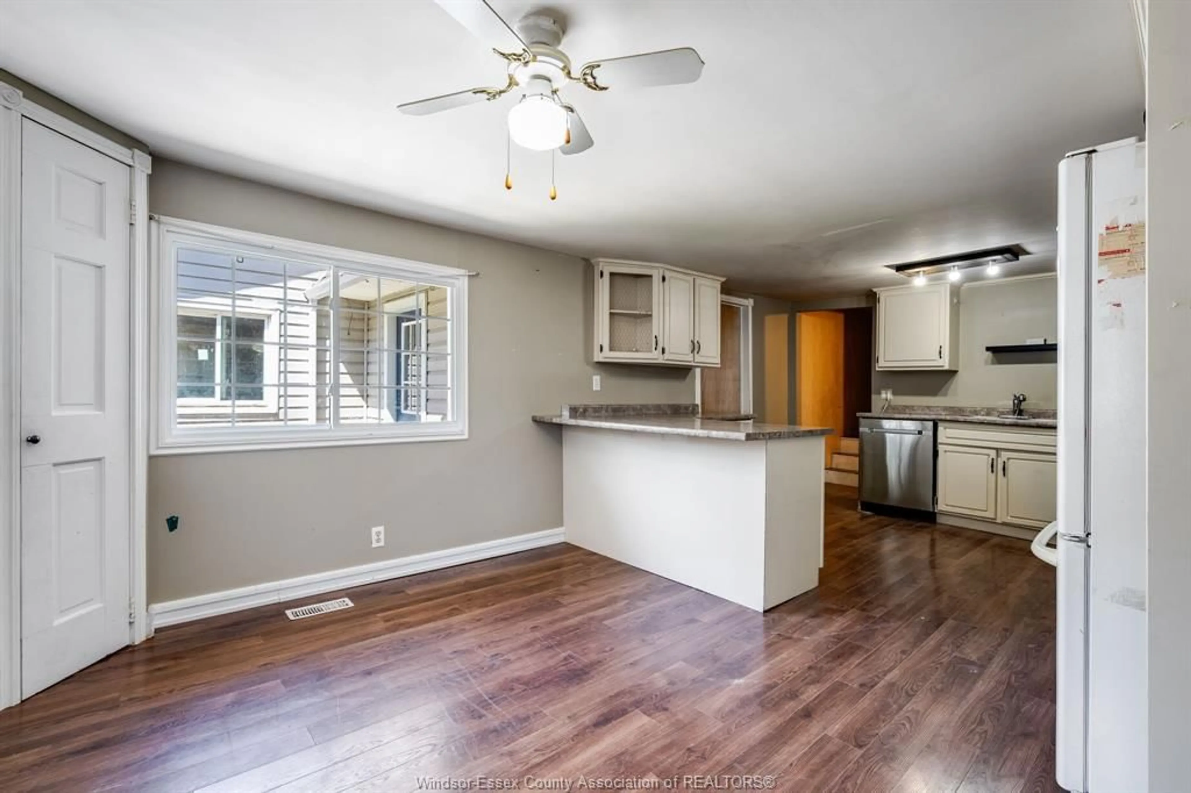 Open concept kitchen, wood/laminate floor for 2975 Concession 3, Coatsworth Ontario N0P 1H0