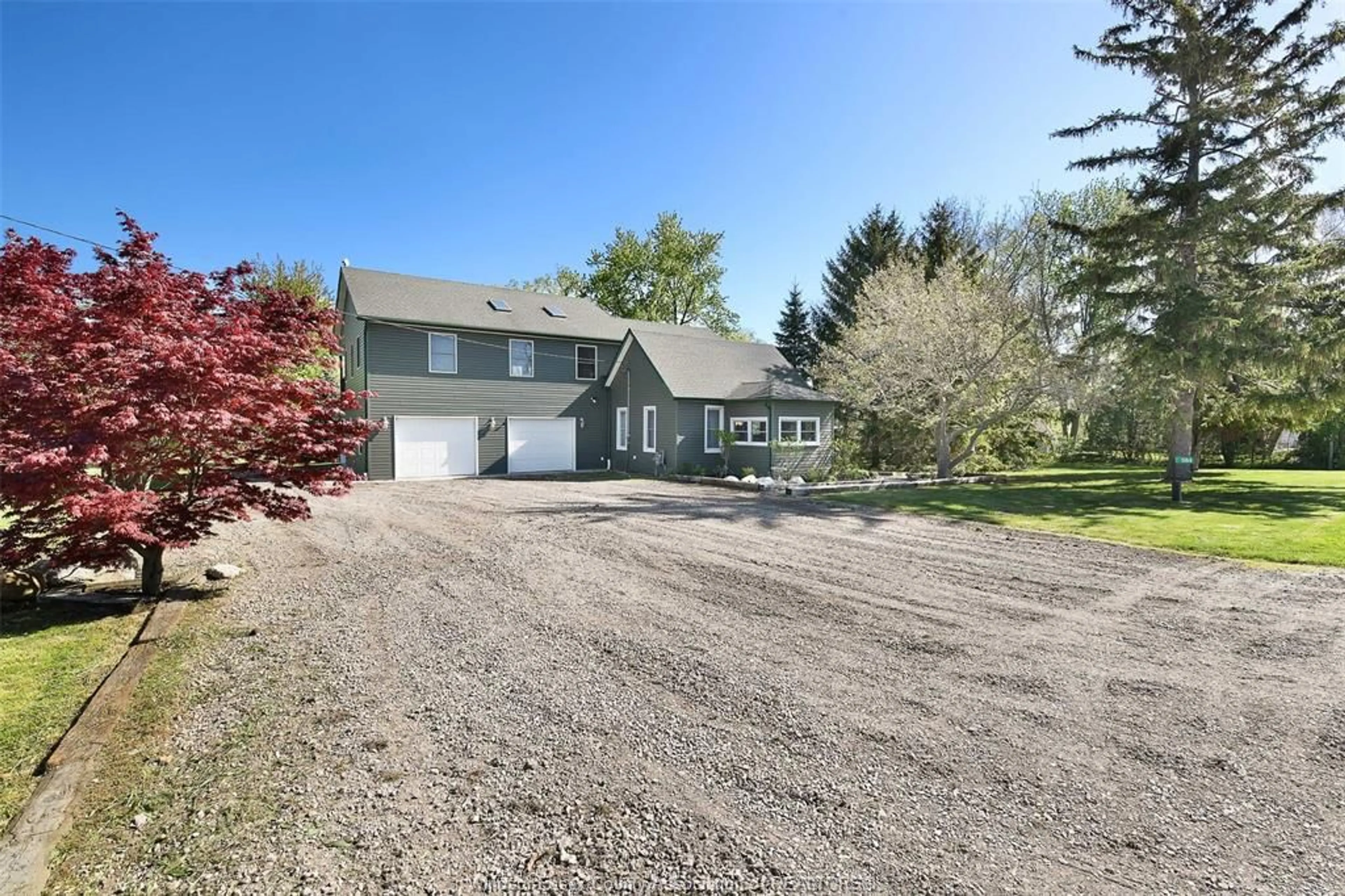 A pic from outside/outdoor area/front of a property/back of a property/a pic from drone, street for 564 2 ROAD WEST, Kingsville Ontario N9Y 2E4