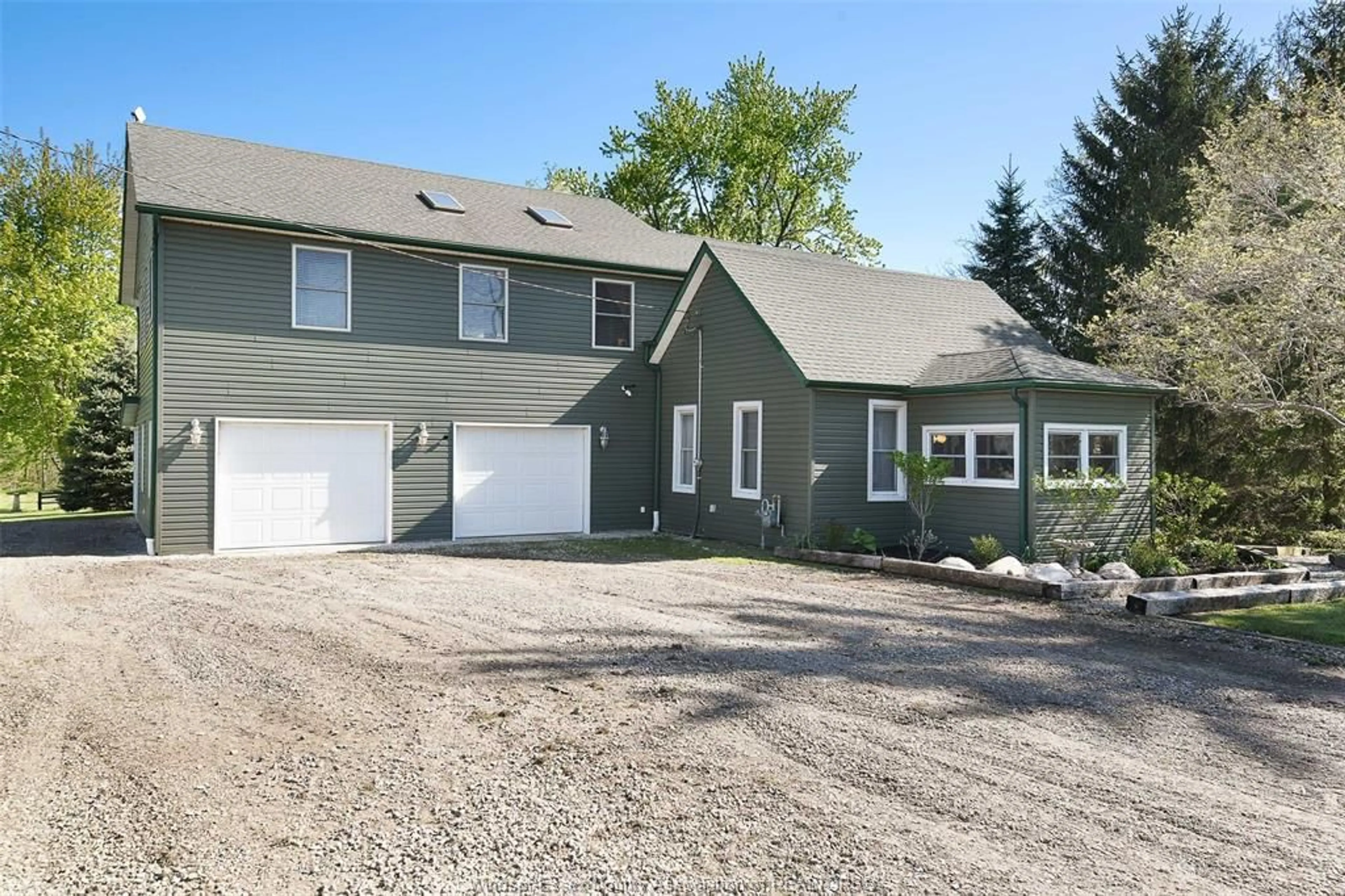 Home with vinyl exterior material, street for 564 2 ROAD WEST, Kingsville Ontario N9Y 2E4