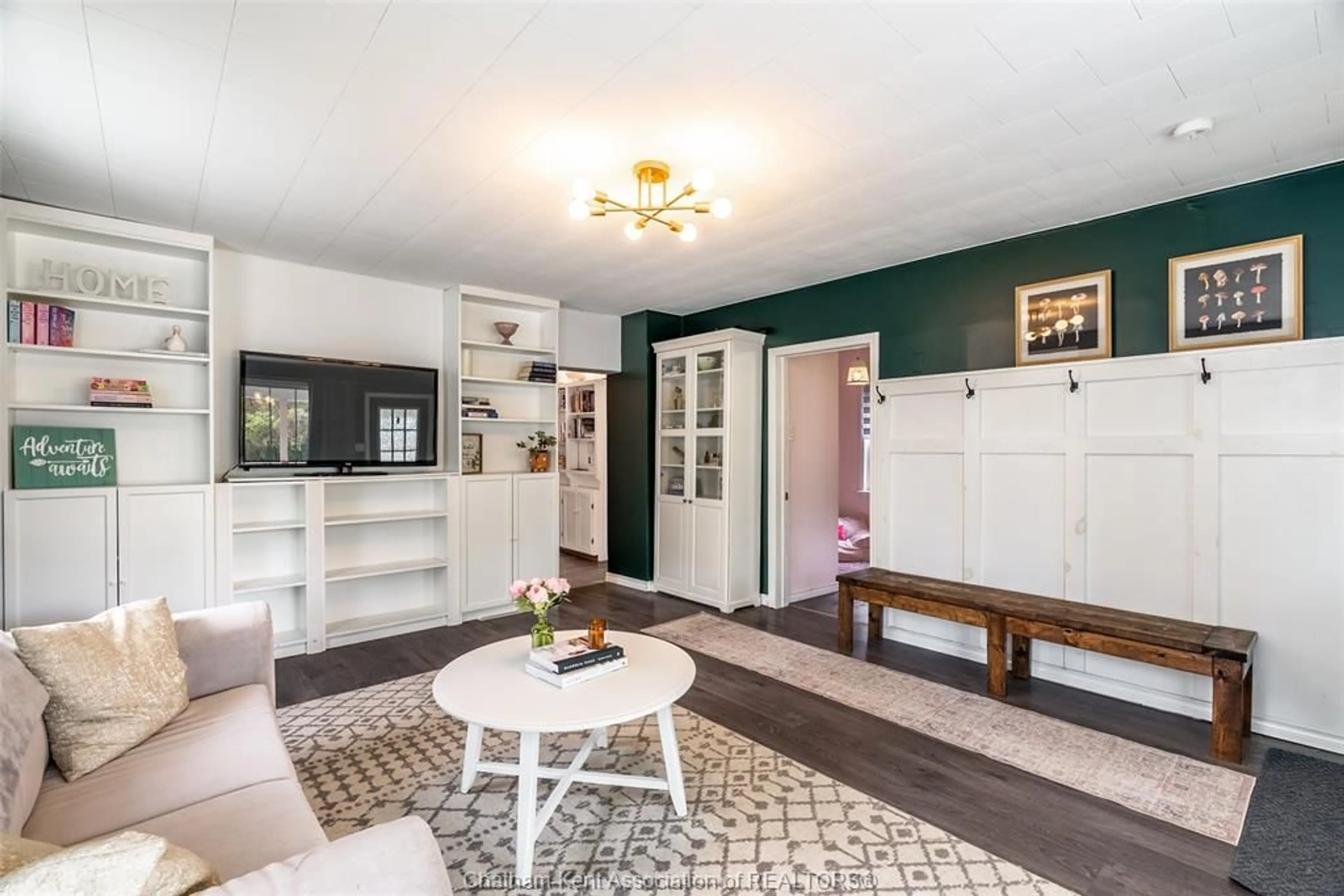 Living room with furniture, unknown for 157 STANLEY Ave, Chatham Ontario N7M 3J8