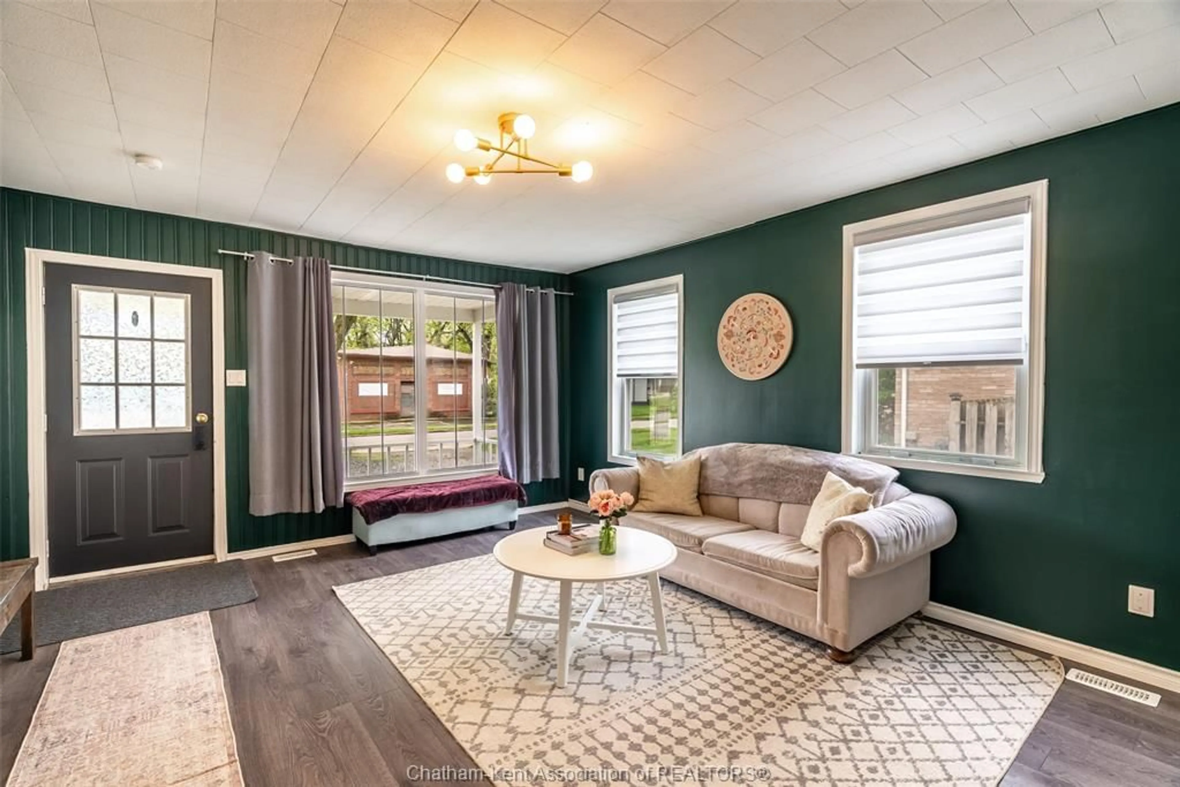 Living room with furniture, unknown for 157 STANLEY Ave, Chatham Ontario N7M 3J8