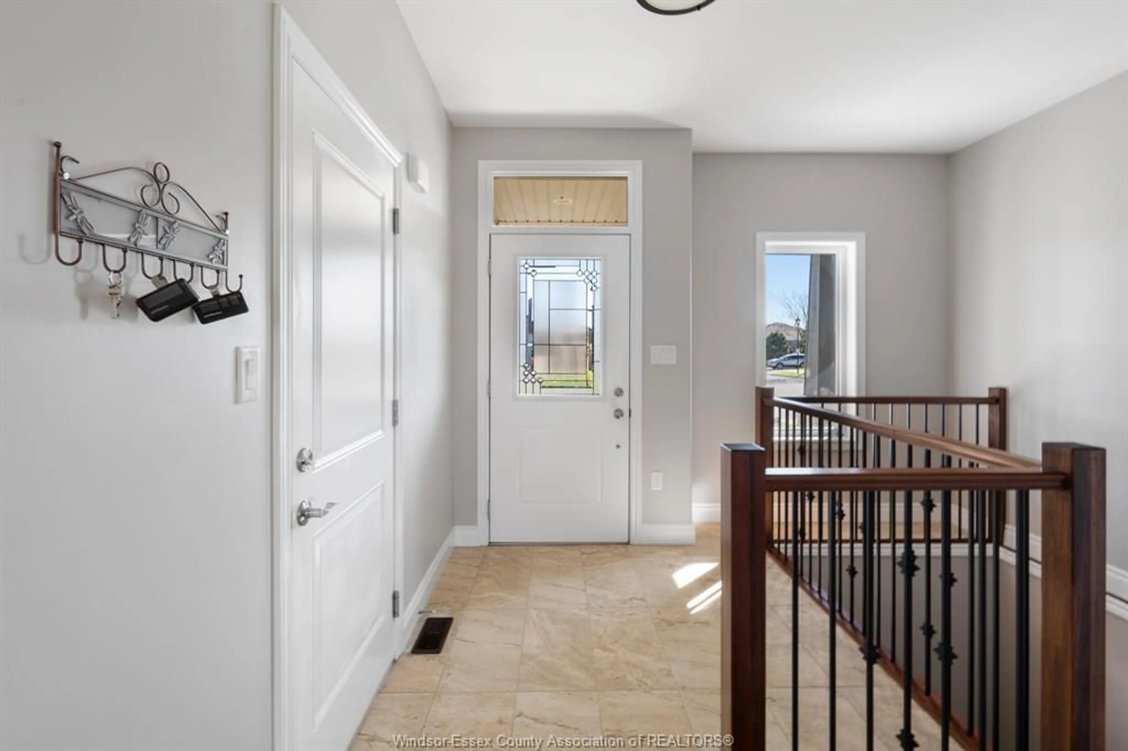 Indoor entryway for 504 EVENTIDE Pl, Chatham Ontario N7L 0G2