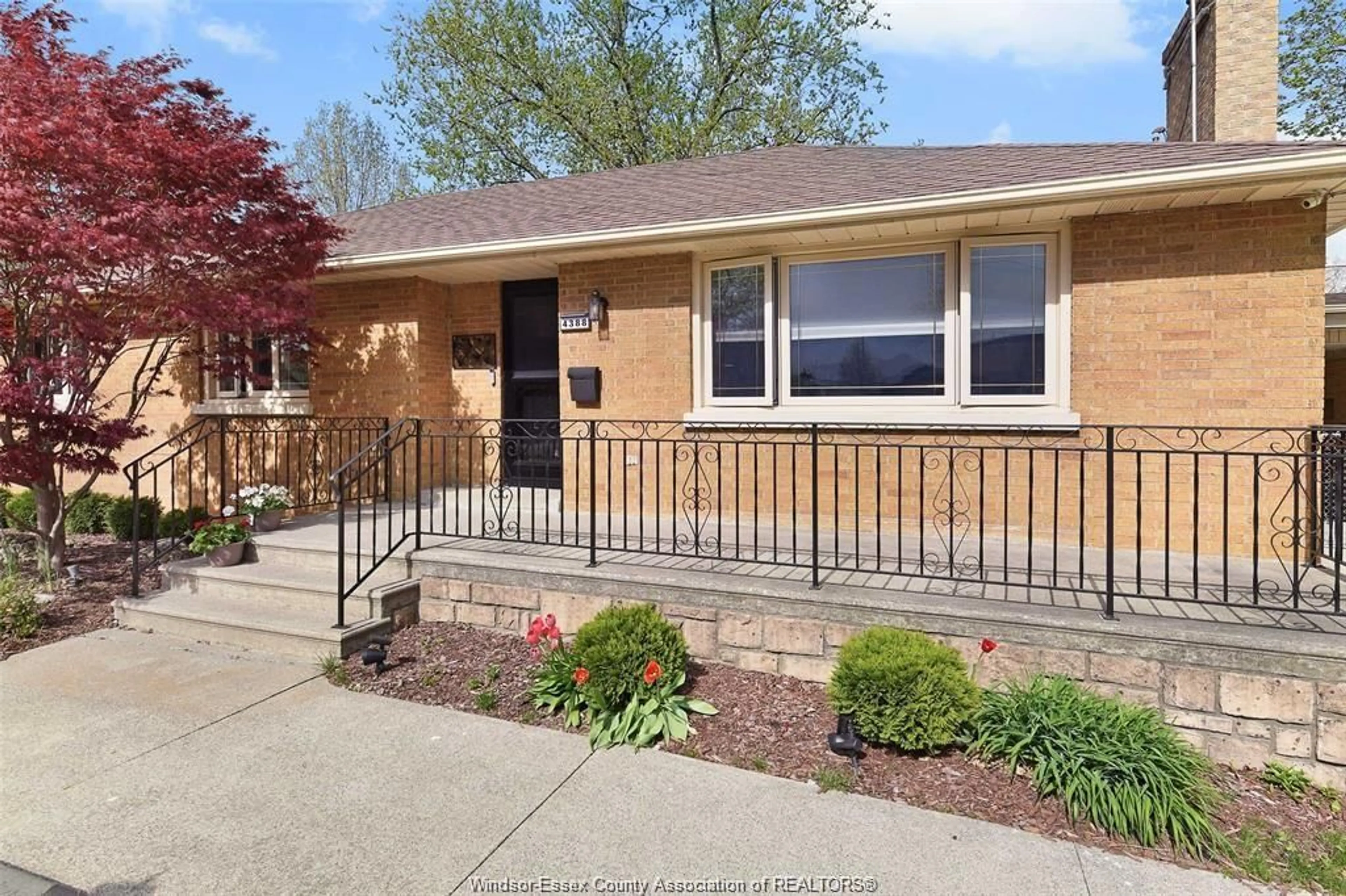 Home with vinyl exterior material, street for 4388 MOUNT ROYAL Dr, Windsor Ontario N9C 2C4