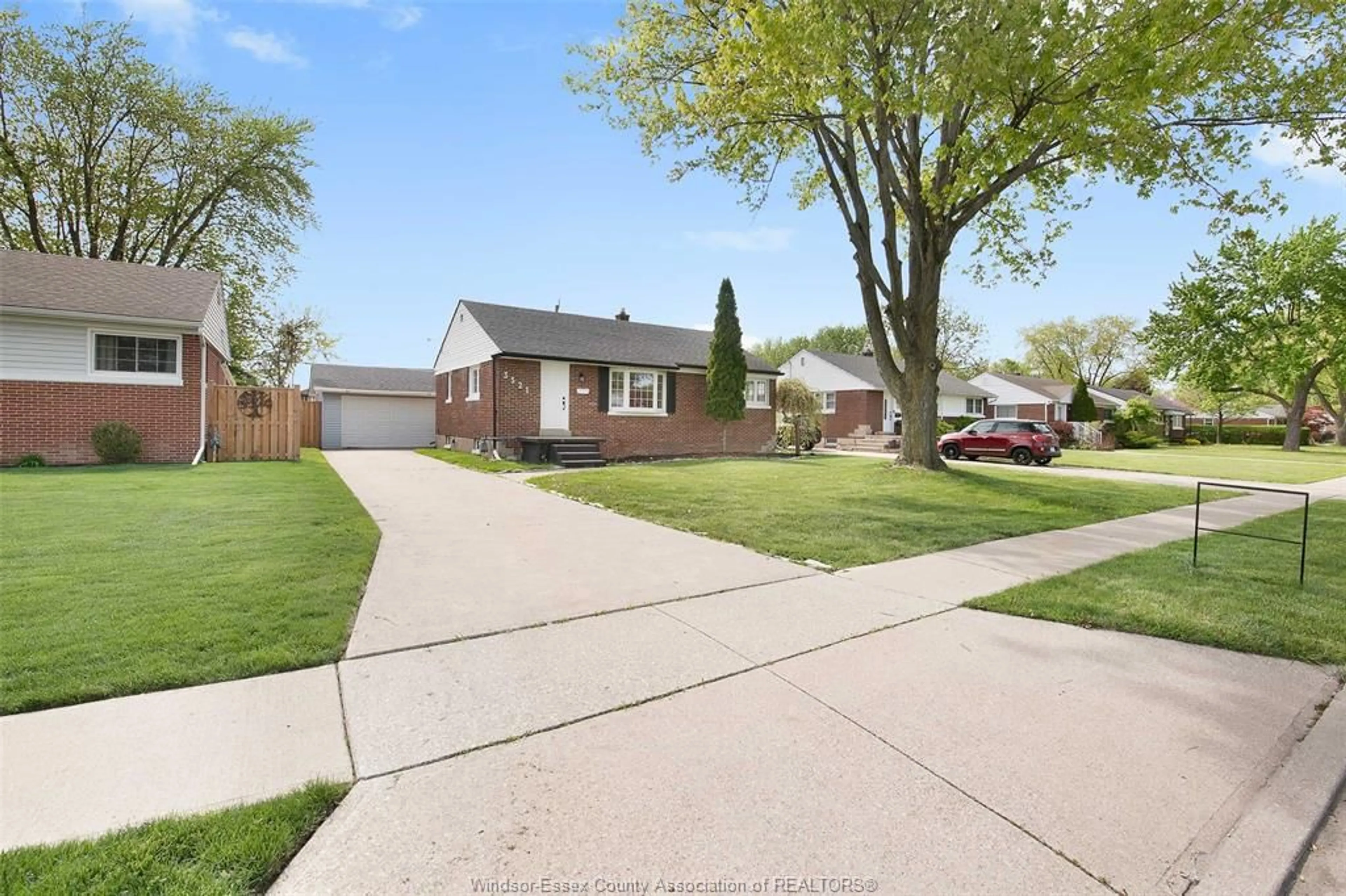 Unknown for 3521 DOMINION Blvd, Windsor Ontario N9E 2P1