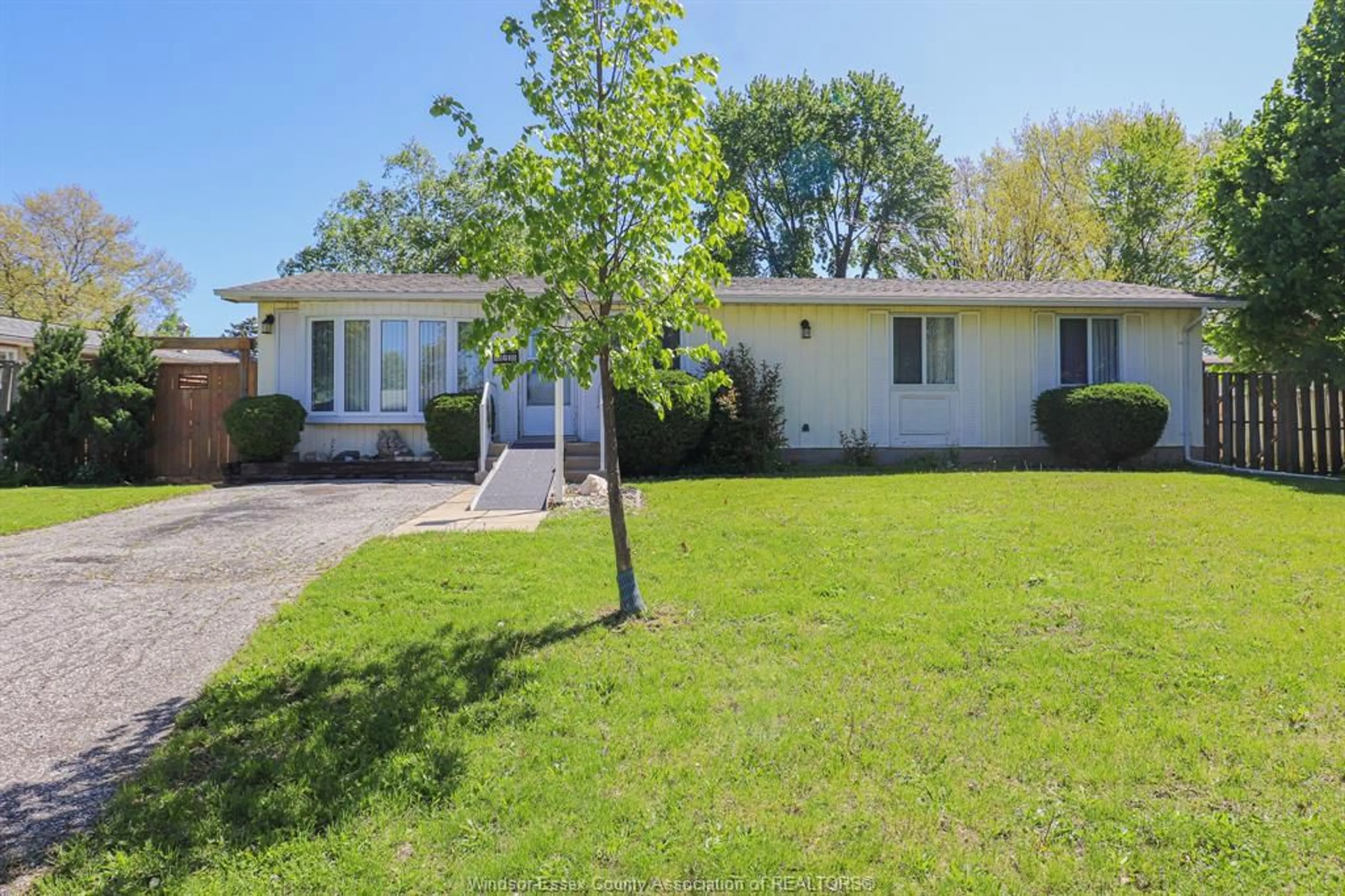 A pic from outside/outdoor area/front of a property/back of a property/a pic from drone, street for 10135 CALEDON Crt, Windsor Ontario N8R 1C7