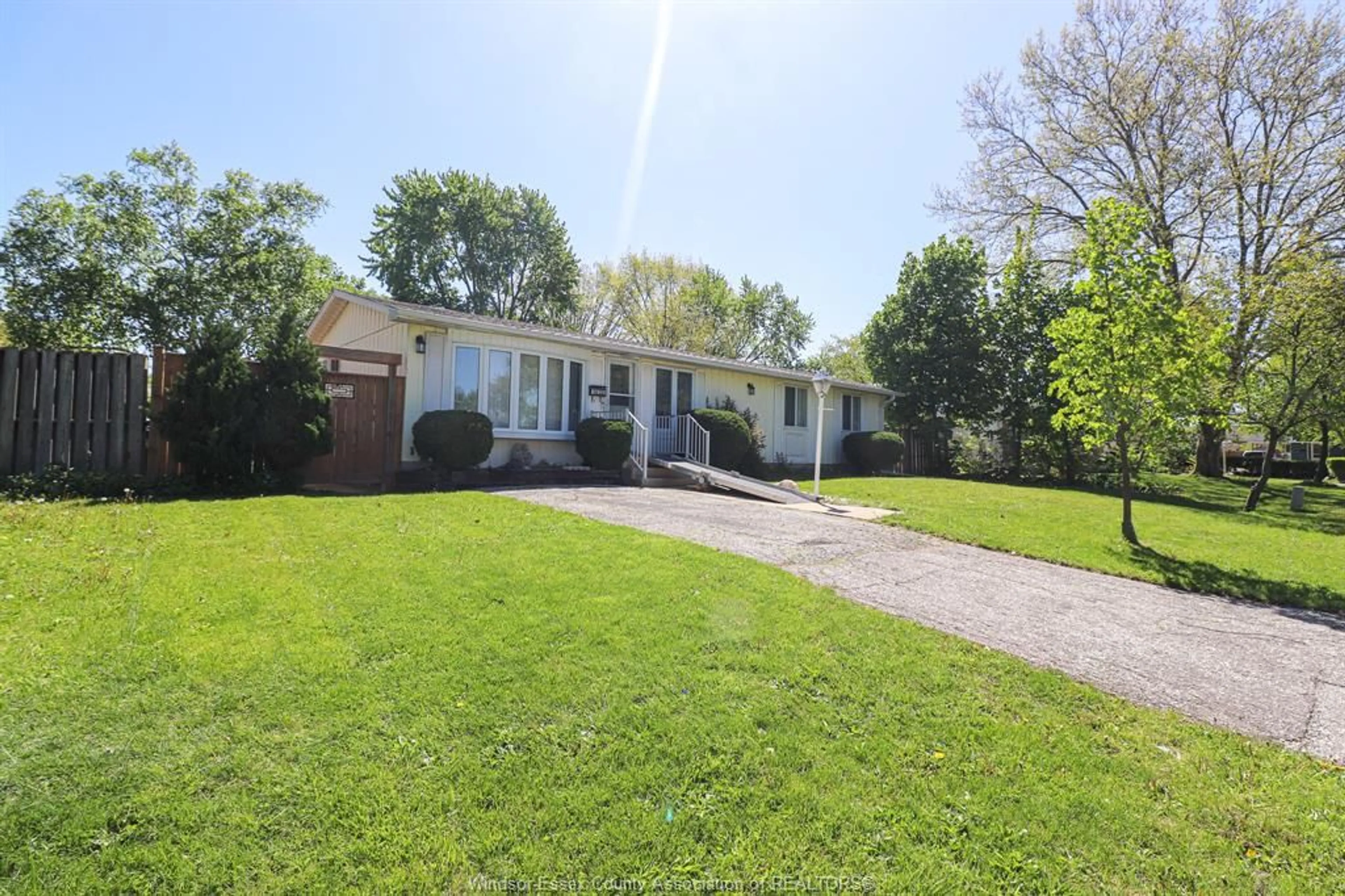 A pic from outside/outdoor area/front of a property/back of a property/a pic from drone, street for 10135 CALEDON Crt, Windsor Ontario N8R 1C7