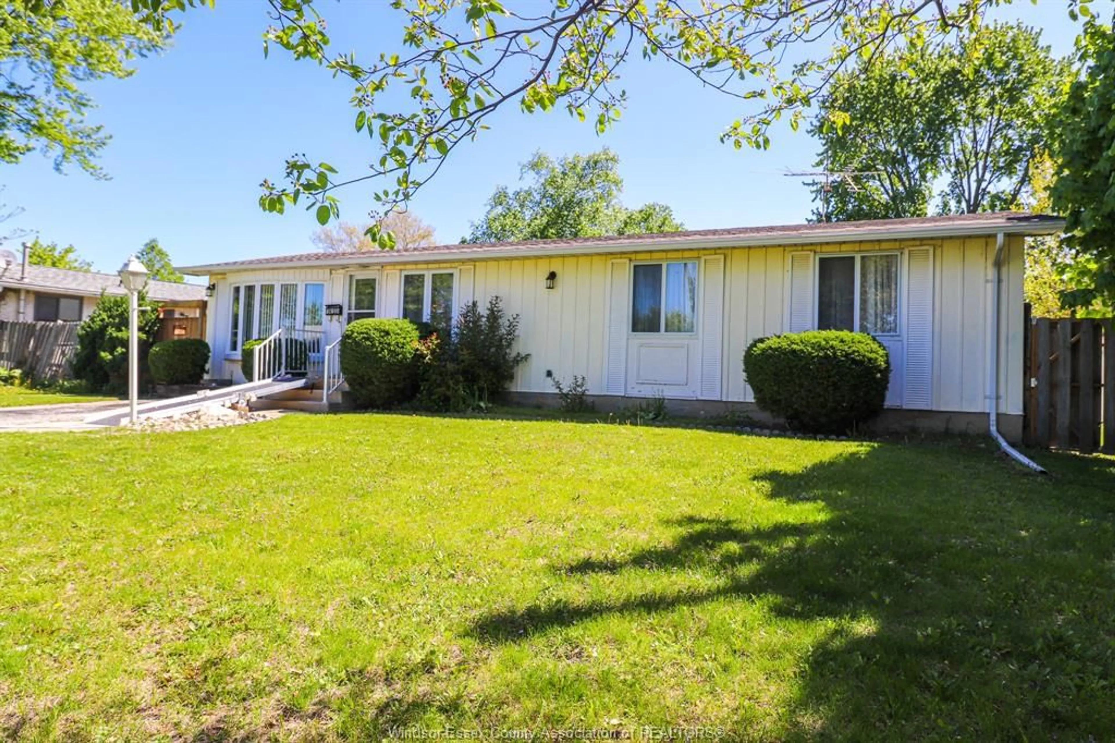 Patio, street for 10135 CALEDON Crt, Windsor Ontario N8R 1C7