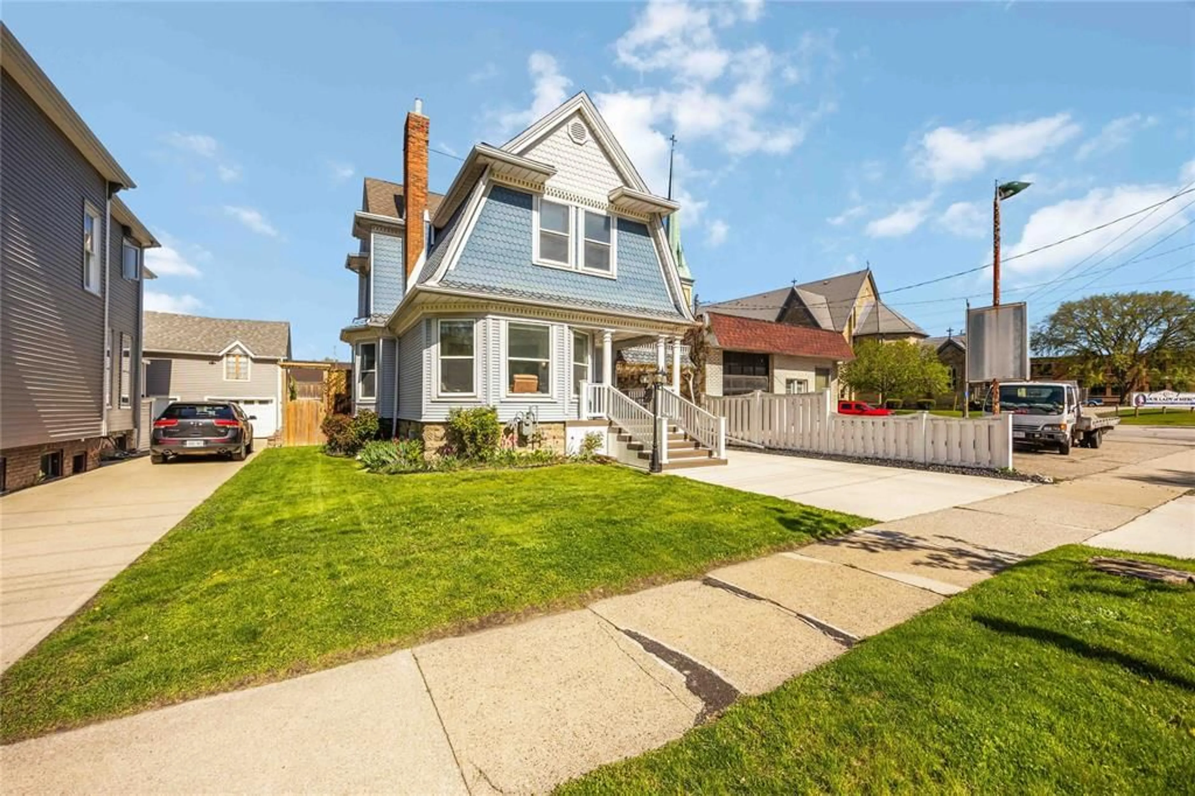 Home with vinyl exterior material, street for 329 VIDAL St, Sarnia Ontario N7T 5Y7