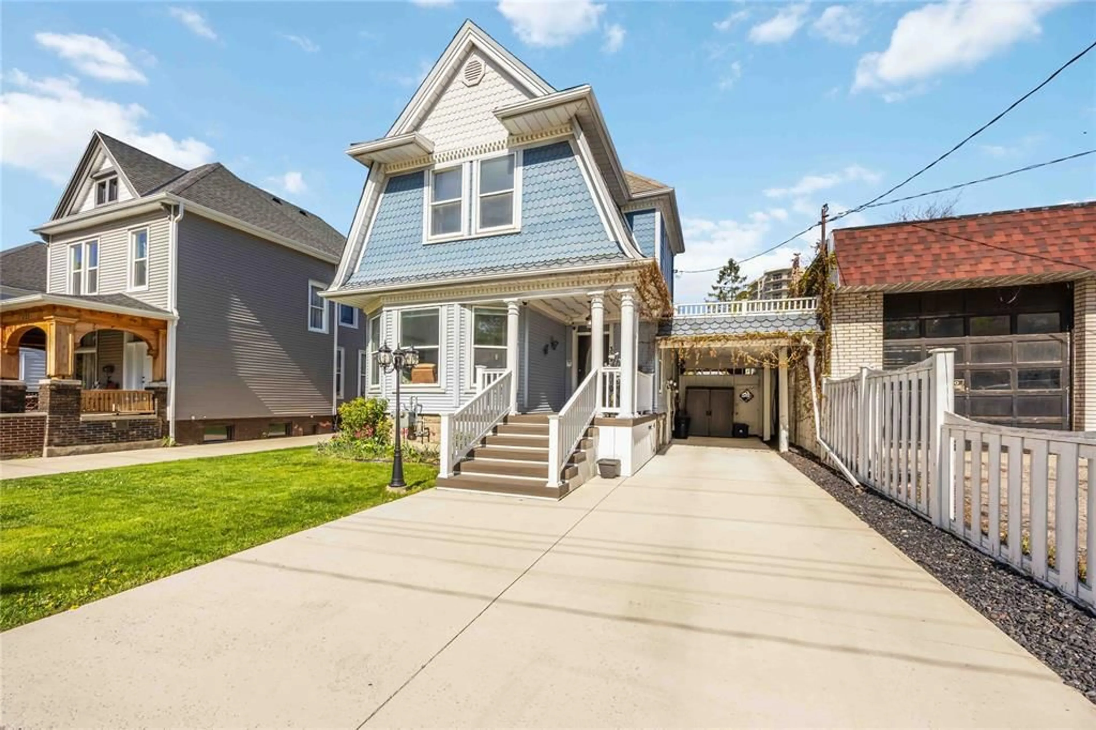 Home with vinyl exterior material, street for 329 VIDAL St, Sarnia Ontario N7T 5Y7