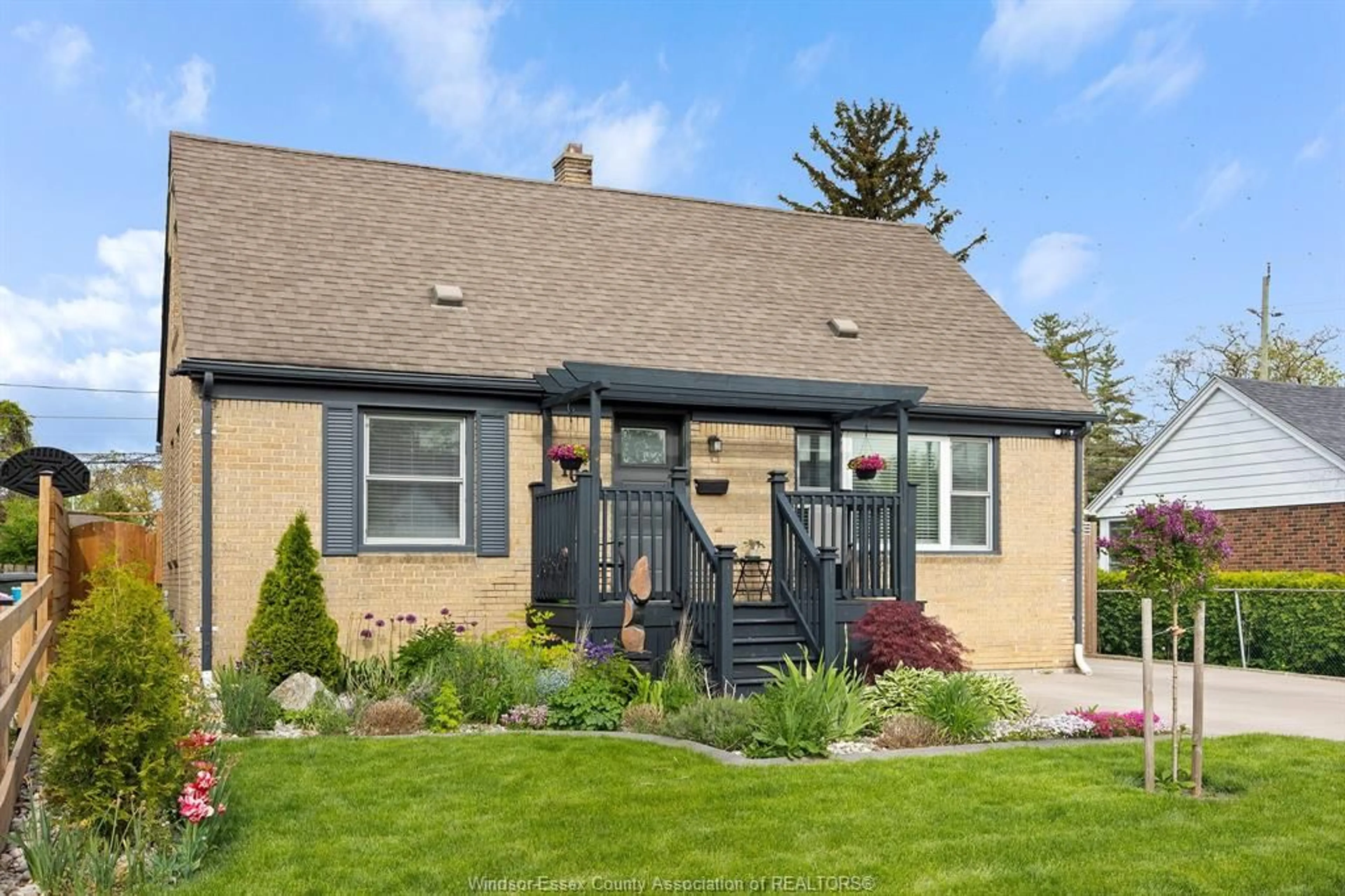 Home with vinyl exterior material, street for 1080 BELLE ISLE VIEW Blvd, Windsor Ontario N8S 3G5