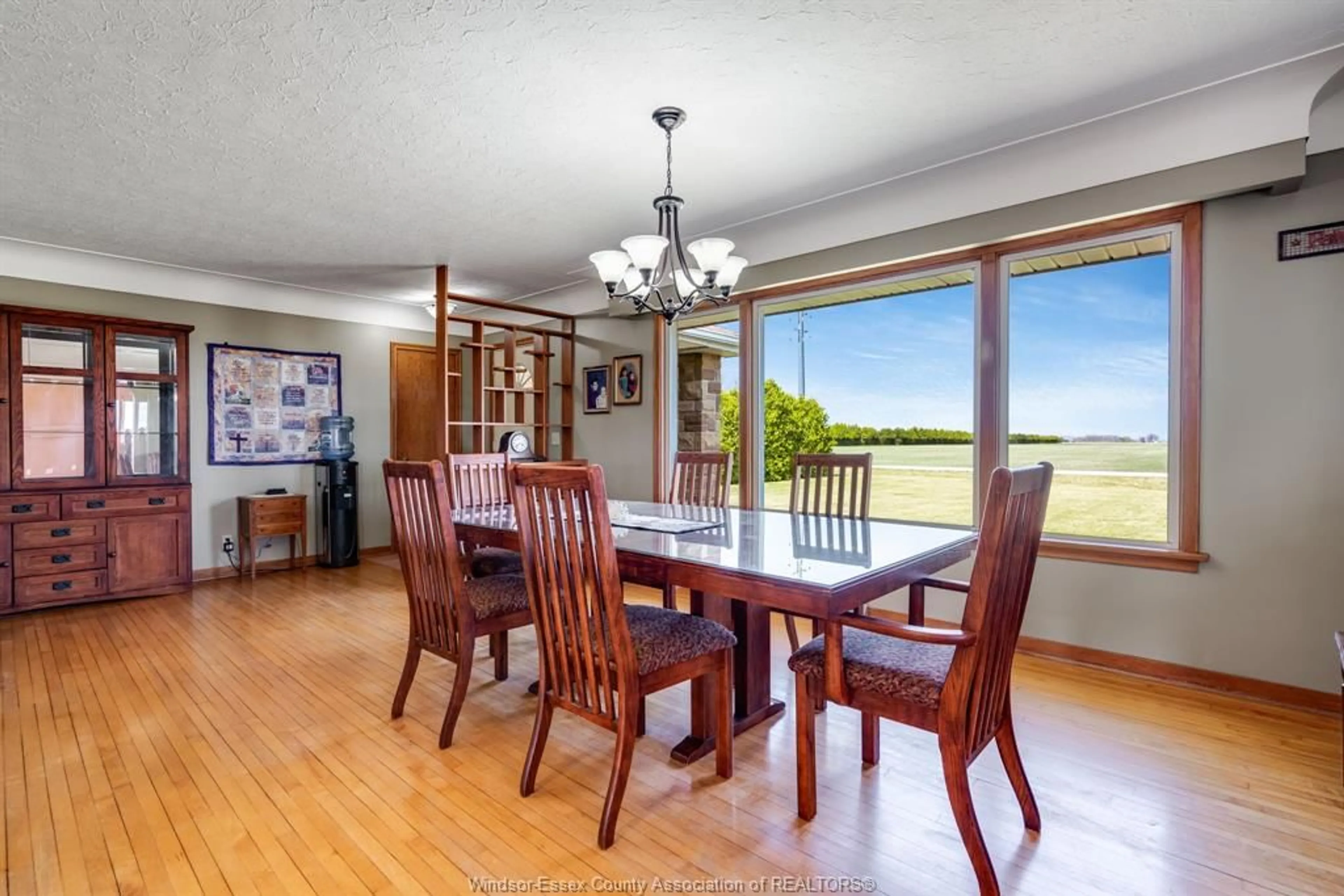 Dining room, wood/laminate floor for 208 Mersea Rd 8, Leamington Ontario N8H 3V8