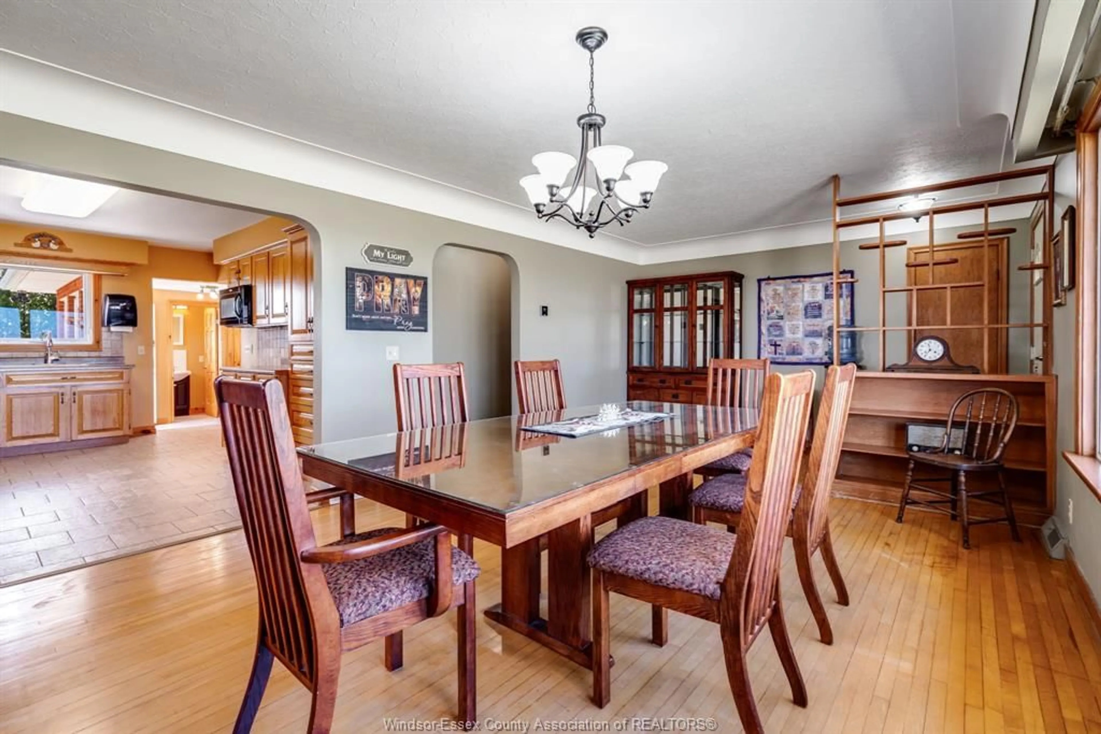 Dining room, wood/laminate floor for 208 Mersea Rd 8, Leamington Ontario N8H 3V8