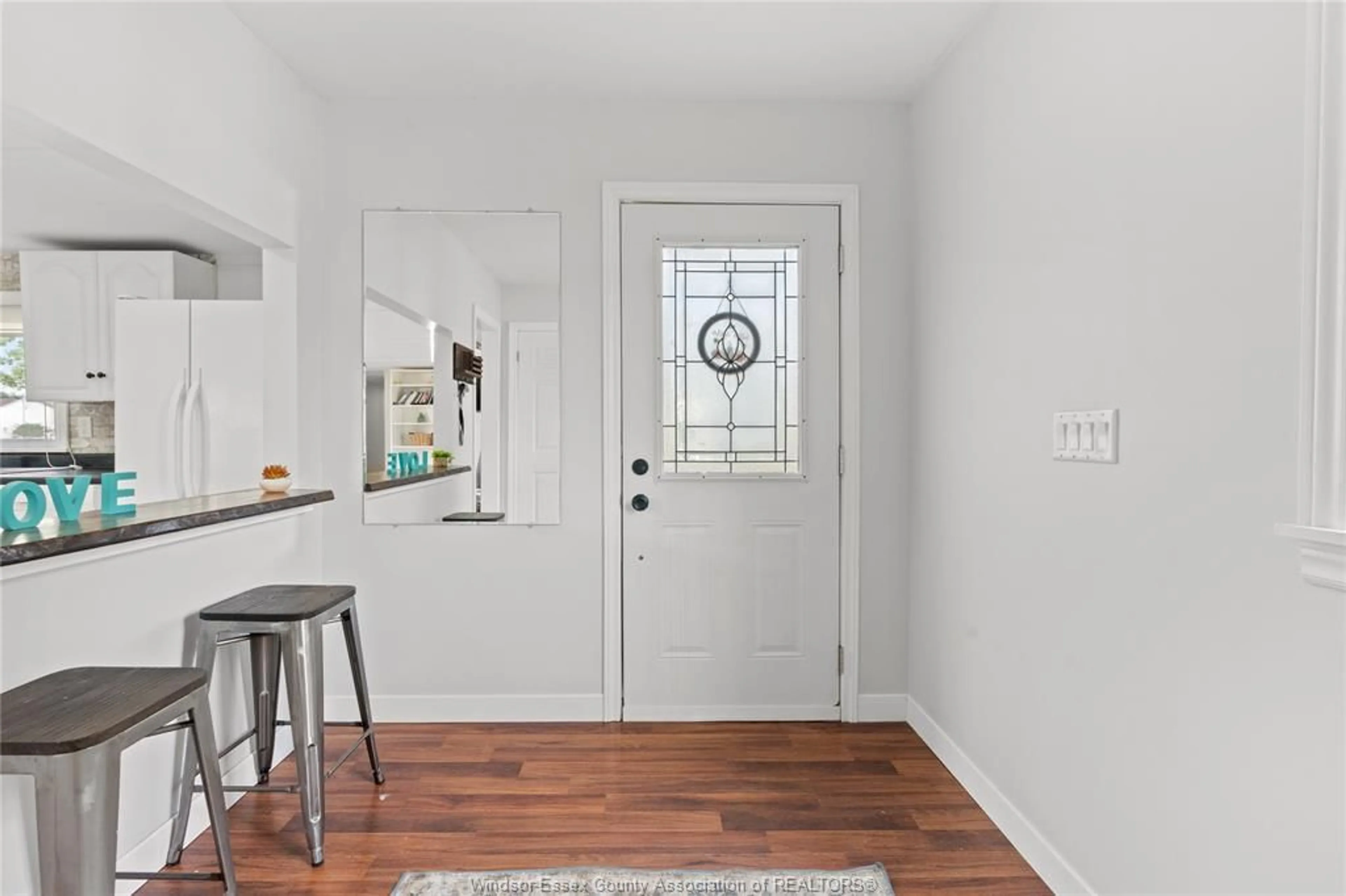 Indoor entryway for 4 CEDAR Cres, McGregor Ontario N0R 1J0