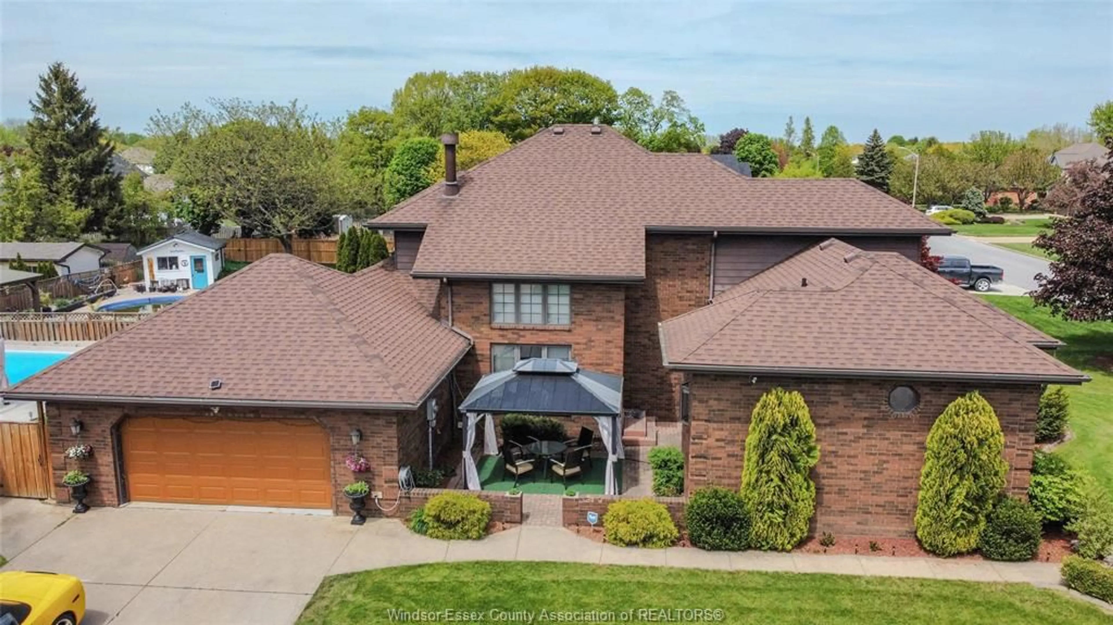 Home with brick exterior material, street for 172 POINTE WEST, Amherstburg Ontario N9V 3R6
