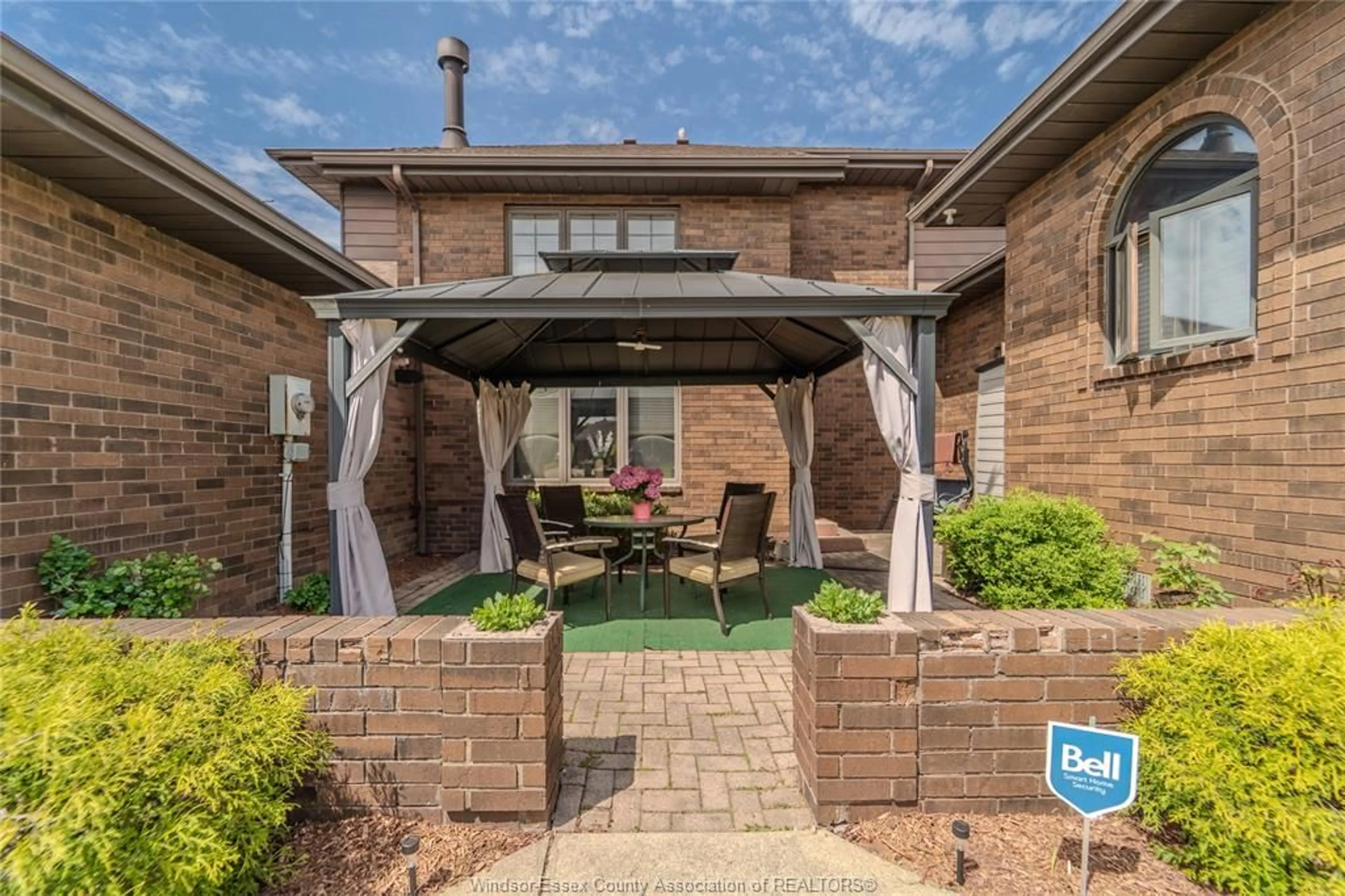 Patio, street for 172 POINTE WEST, Amherstburg Ontario N9V 3R6