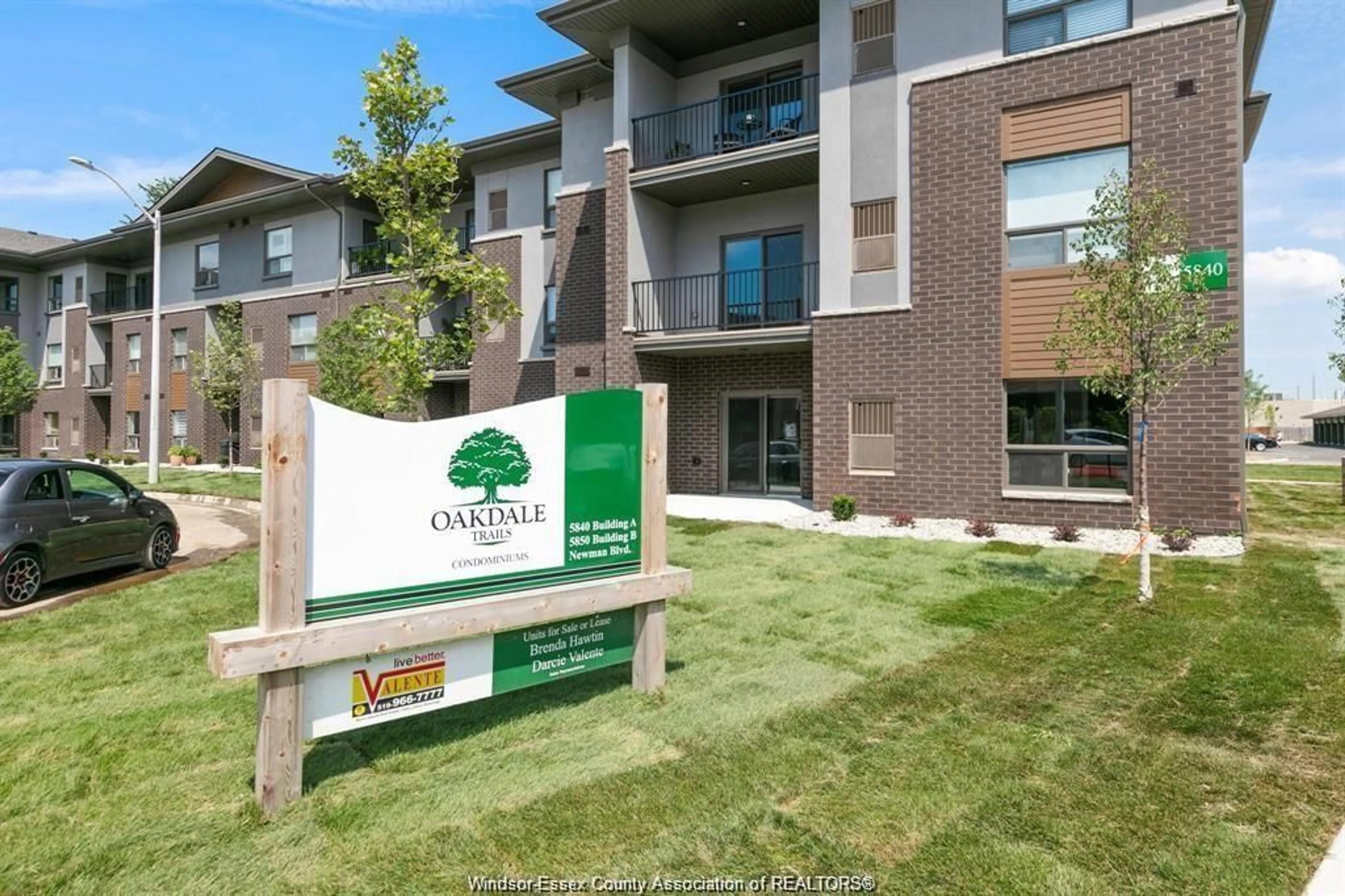 Indoor foyer for 5840 NEWMAN Blvd #311, LaSalle Ontario N9J 0E3