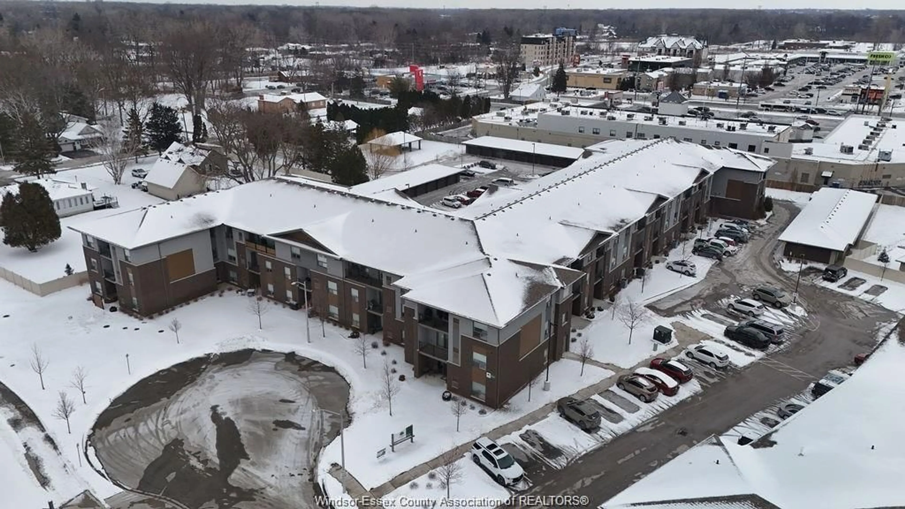 A pic from outside/outdoor area/front of a property/back of a property/a pic from drone, building for 5840 NEWMAN Blvd #311, LaSalle Ontario N9J 0E3