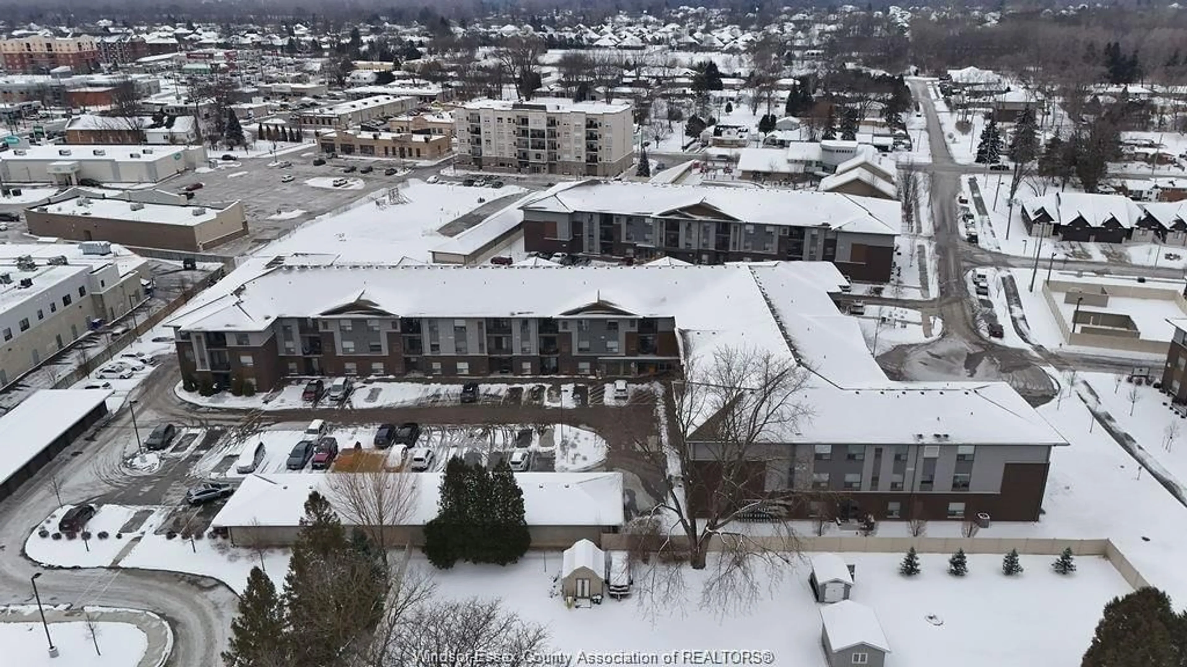 A pic from outside/outdoor area/front of a property/back of a property/a pic from drone, mountain view for 5840 NEWMAN Blvd #311, LaSalle Ontario N9J 0E3