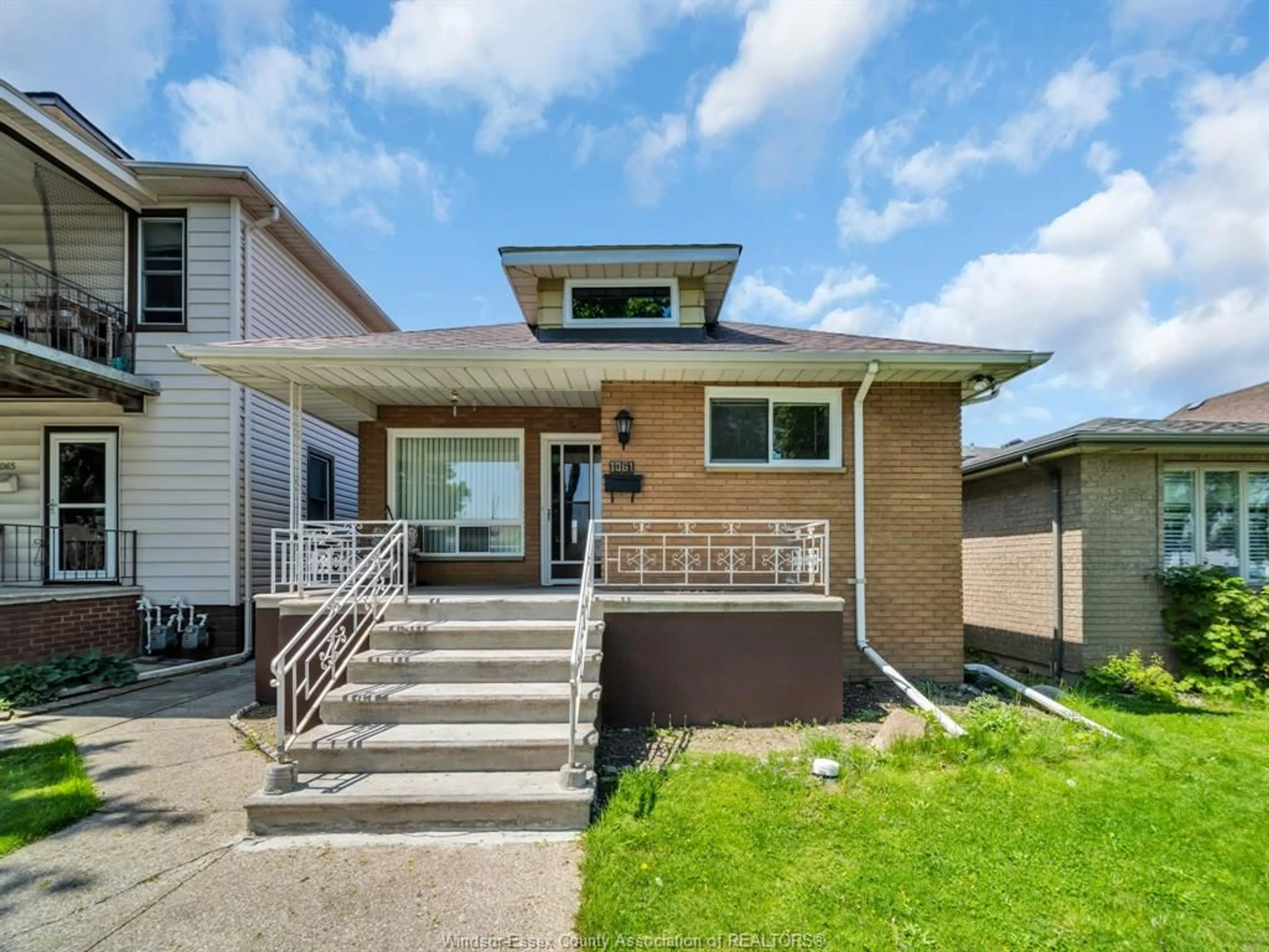 Home with vinyl exterior material, street for 1061 HOWARD, Windsor Ontario N9A 1S6