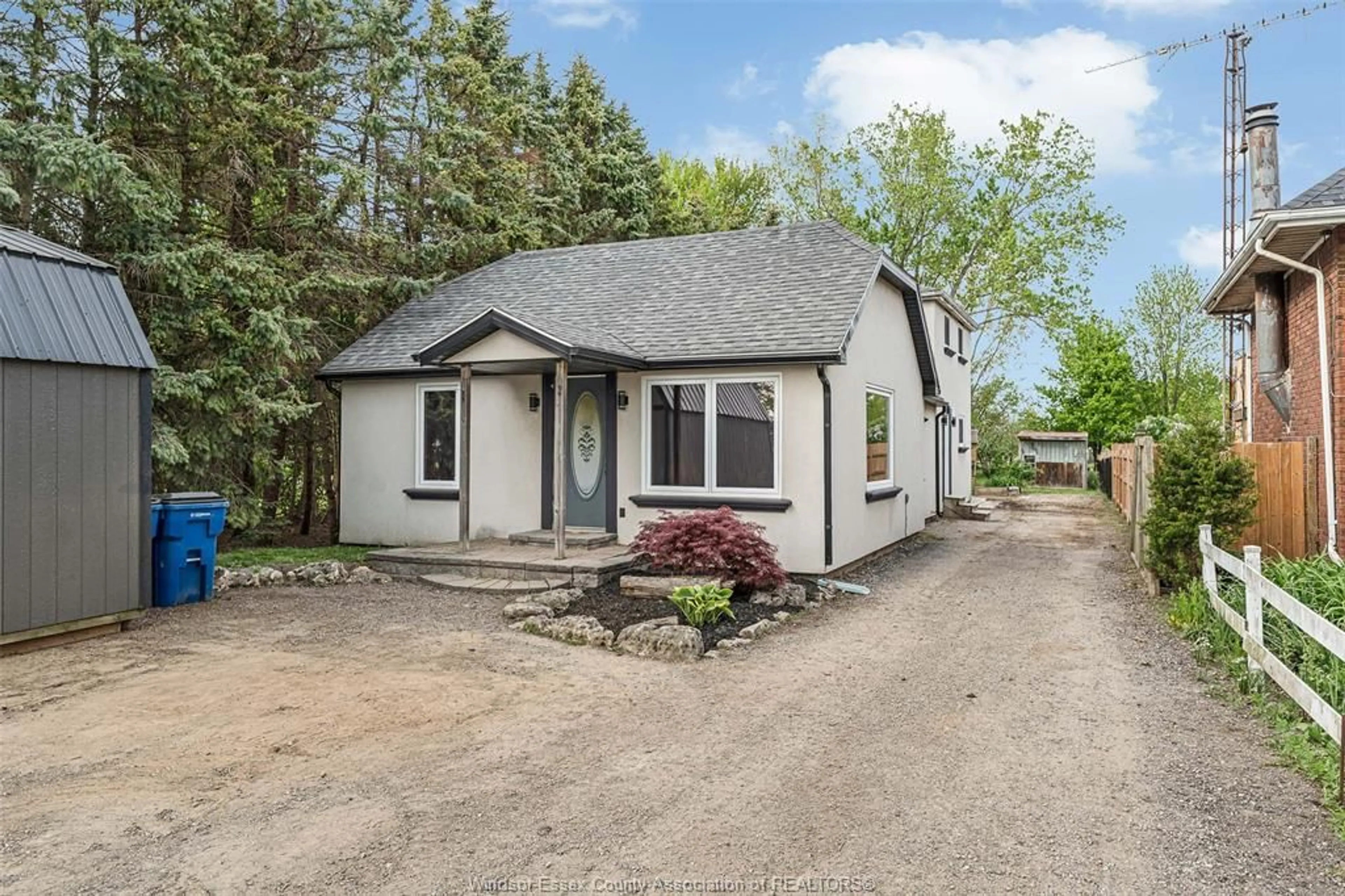 Home with vinyl exterior material, street for 21041 CHARRING CROSS Rd, Charing Cross Ontario N0P 1G0