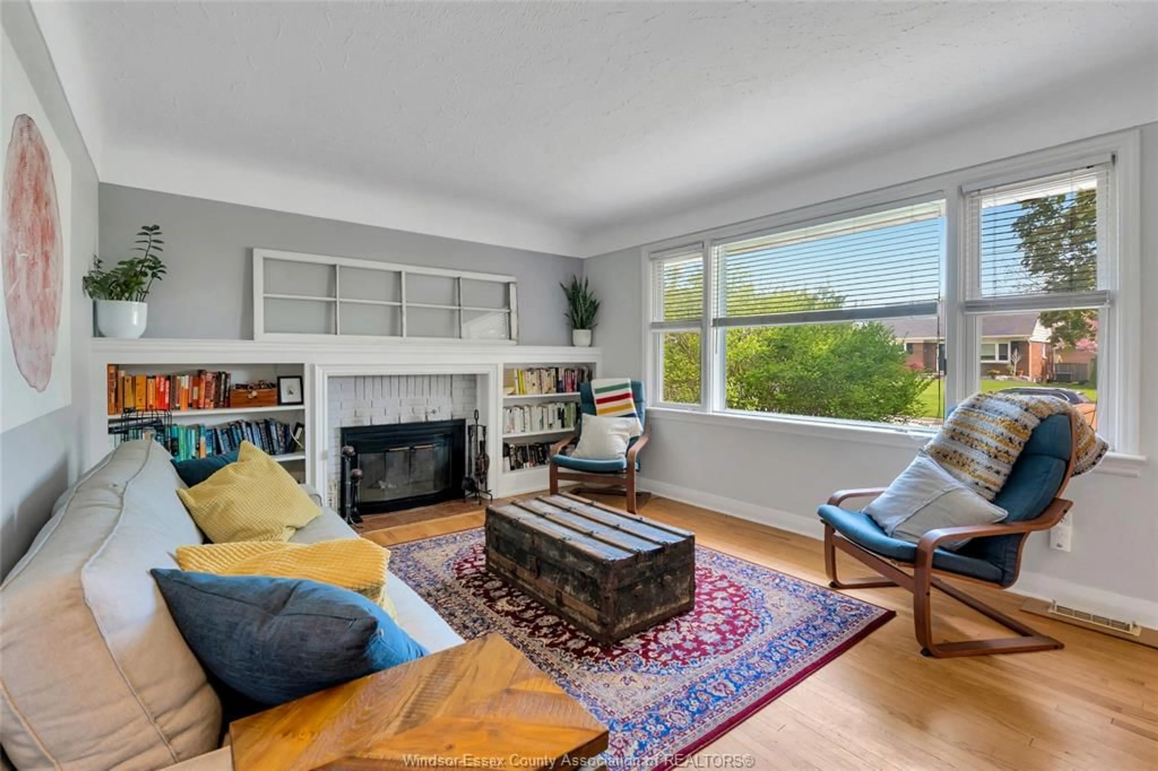 Living room with furniture, unknown for 26 Dolsen Rd, Chatham Ontario N7M 5C9