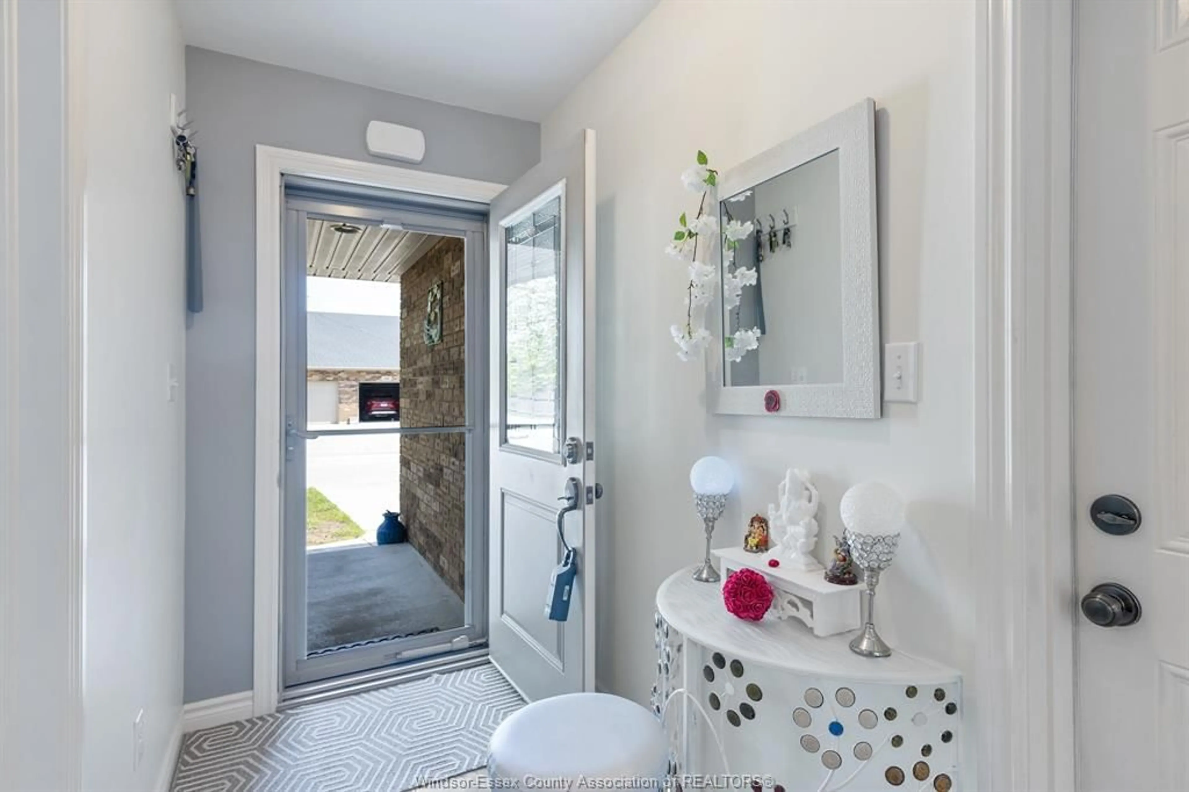 Contemporary bathroom, ceramic/tile floor for 2521 TIVOLI, Windsor Ontario N8P 0B3