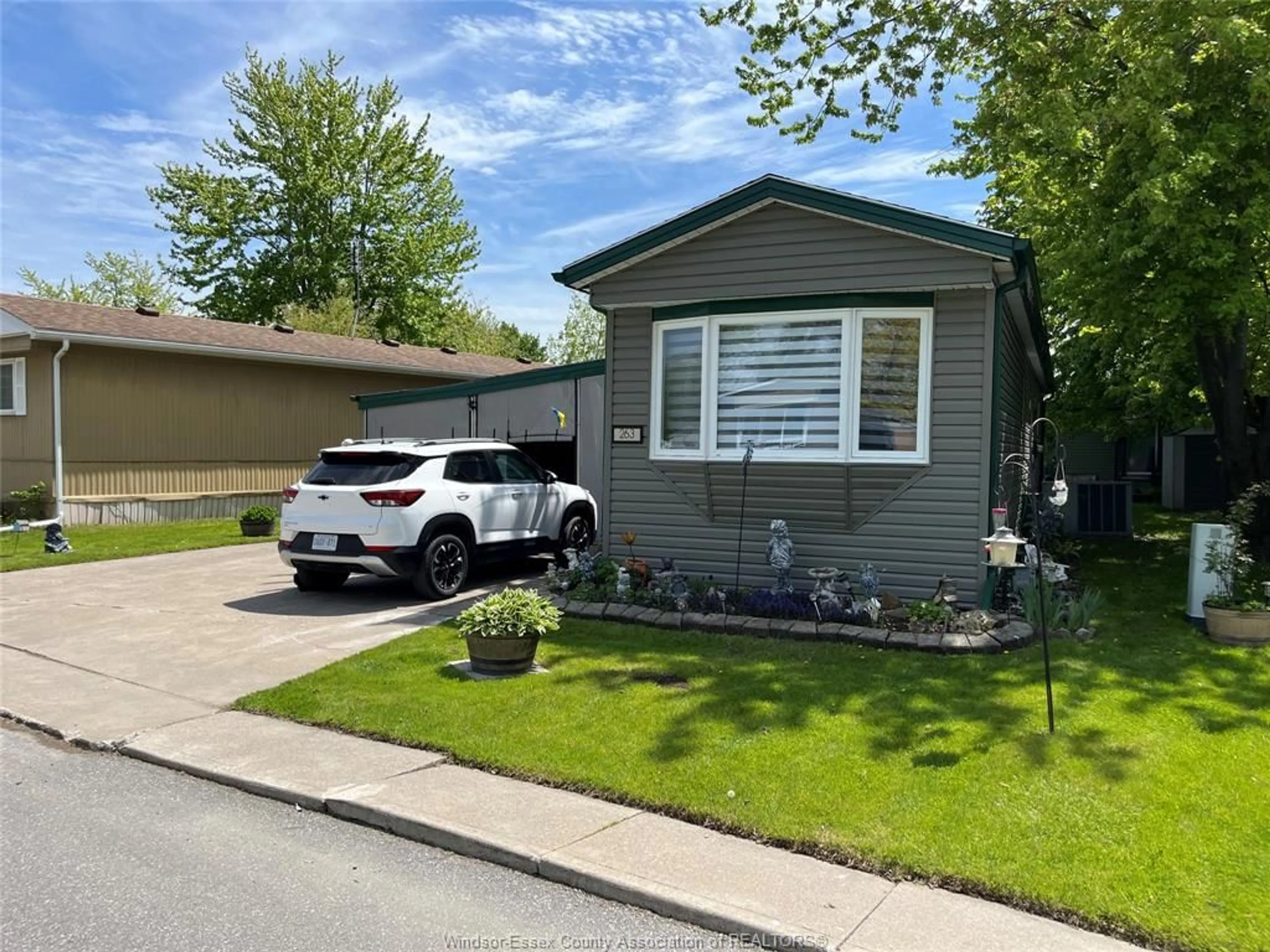 Home with vinyl exterior material, street for 263 BEVERLY, Essex Ontario N8M 2B5